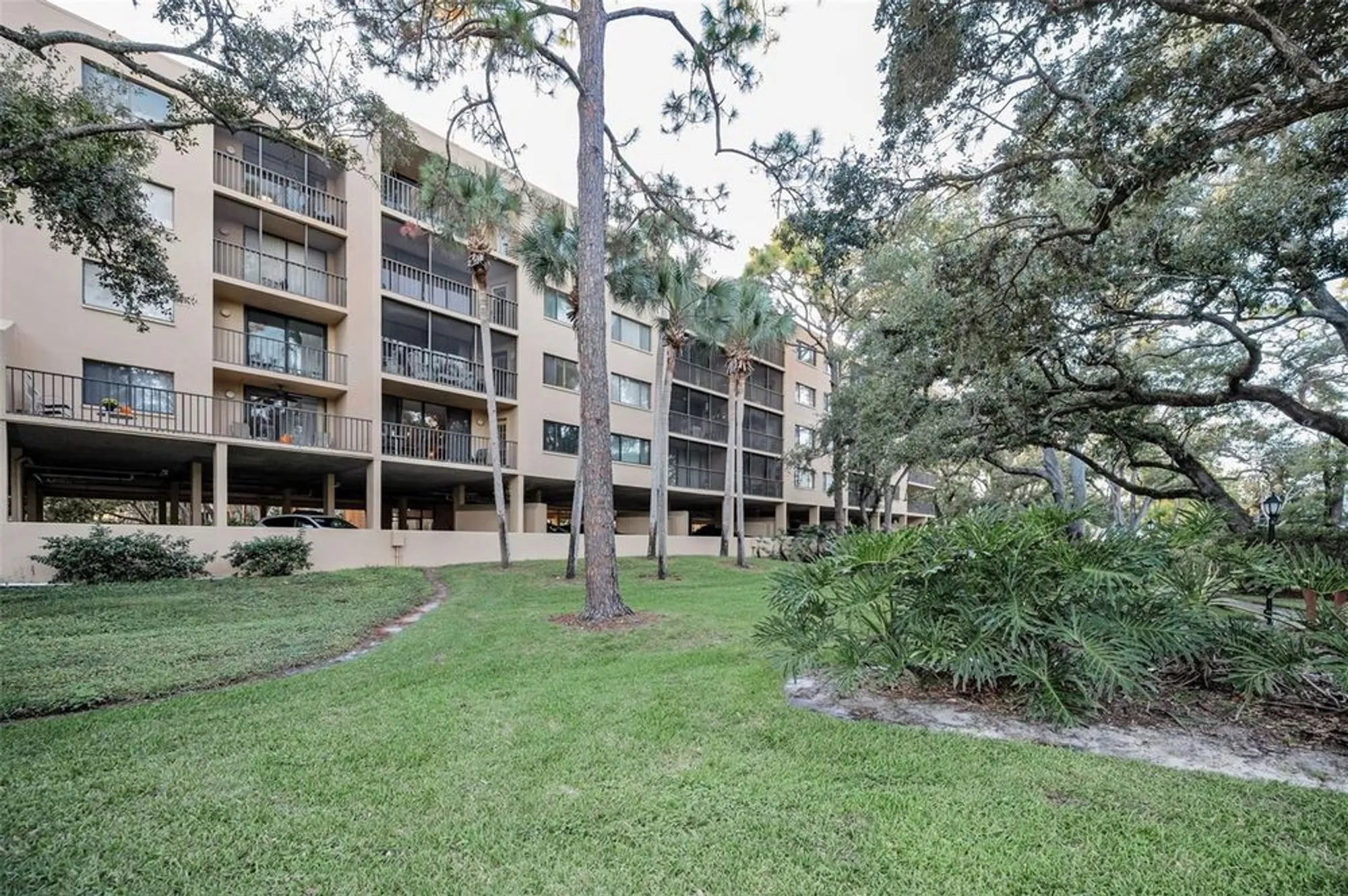 Property Slideshow image 48 of 85 | 3062 eastland blvd 105, Clearwater, FL, 33761