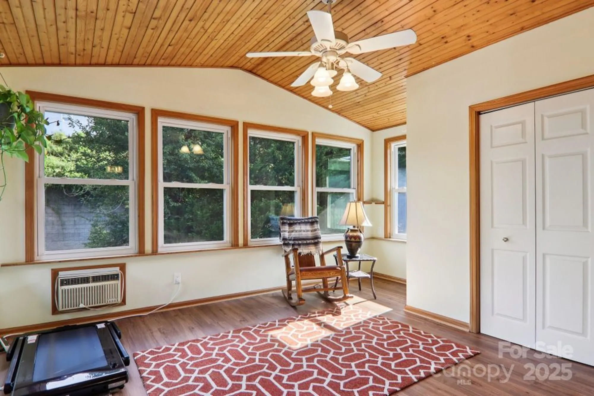Property Slideshow image 28 of 47 | 226 cranbrook cir, Hendersonville, NC, 28792
