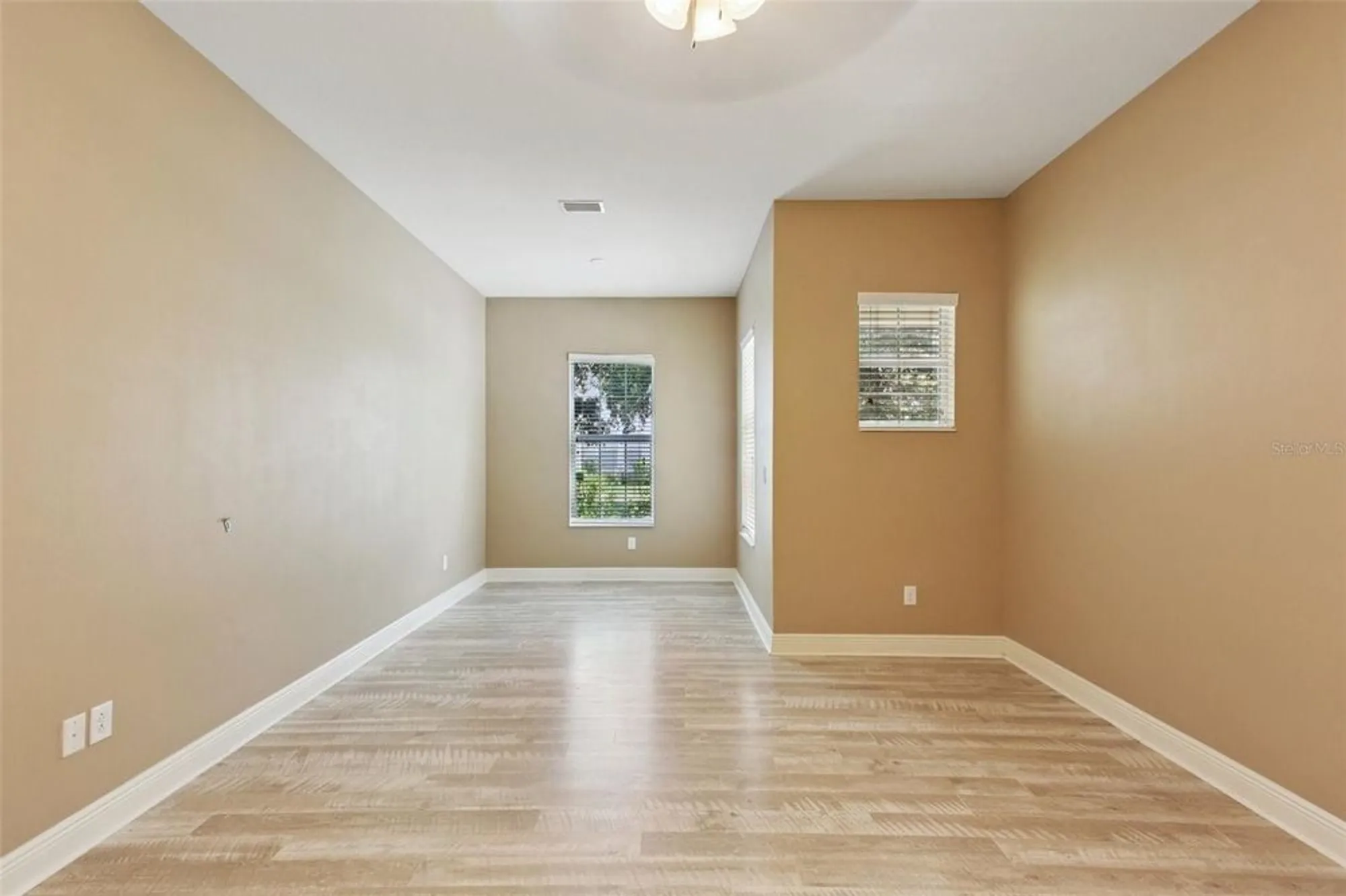 Property Slideshow image 10 of 35 | 221 sunset crest ct, Apollo Beach, FL, 33572