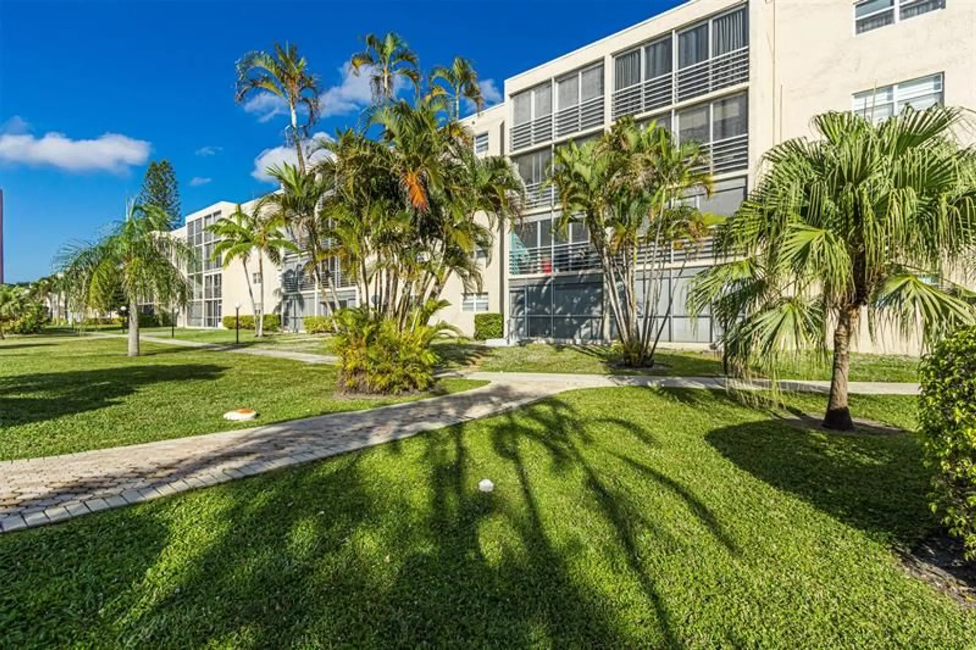 Property Slideshow image 39 of 42 | 414 se 10th st 302, Dania Beach, FL, 33004