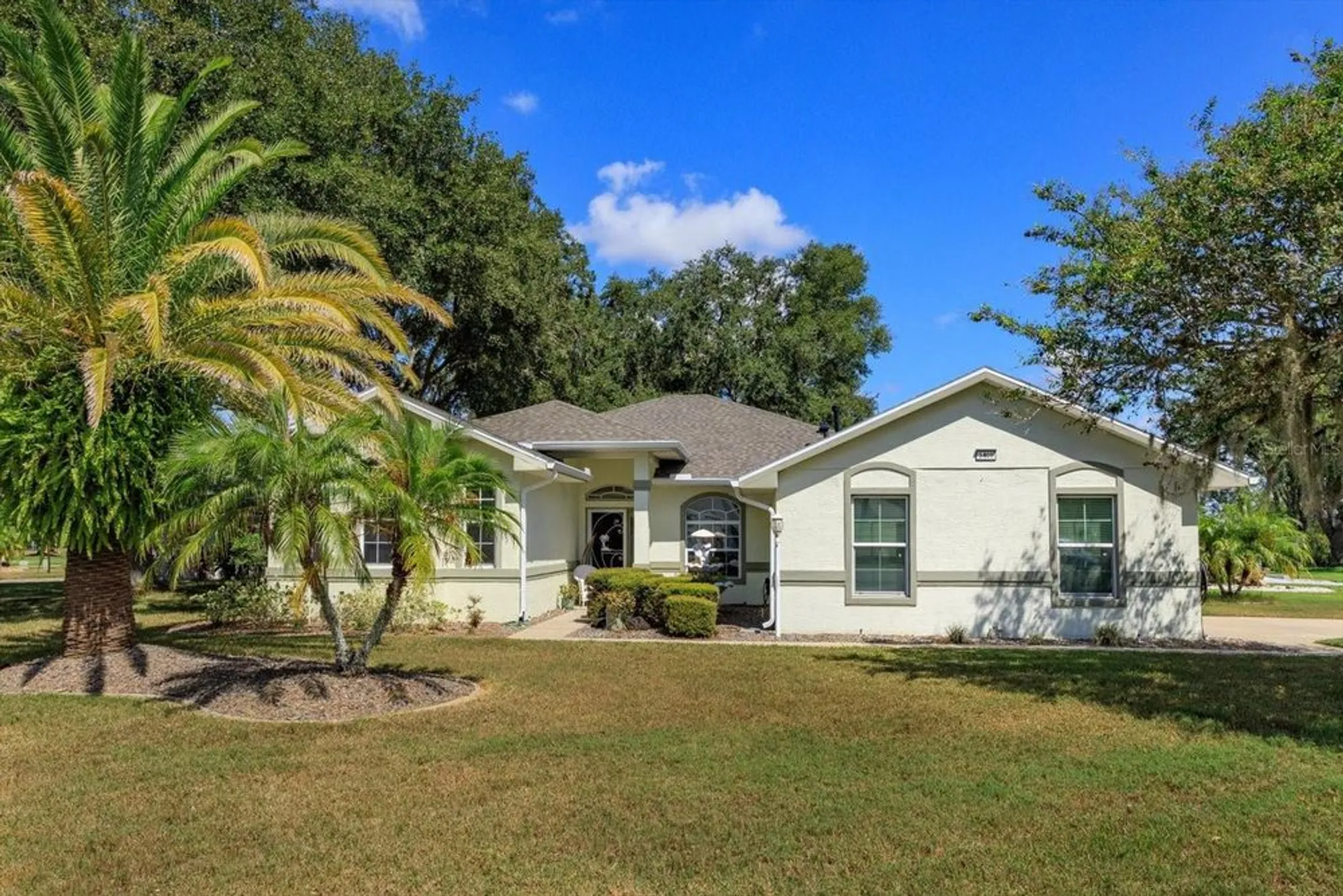Property Slideshow image 1 of 28 | 5401 essex ct, Leesburg, FL, 34748