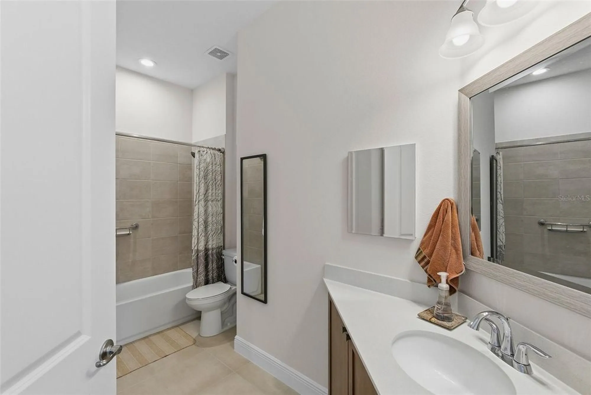 Property Slideshow image 39 of 62 | 5090 greens dr, Lady Lake, FL, 32159