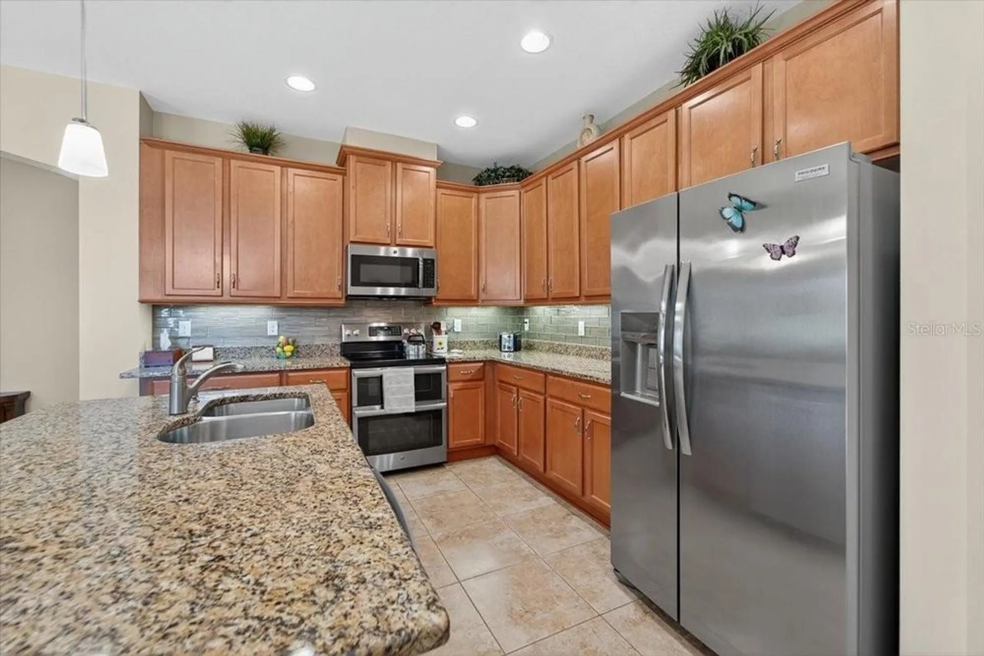 Property Slideshow image 14 of 66 | 821 chipper dr, Sun City Center, FL, 33573