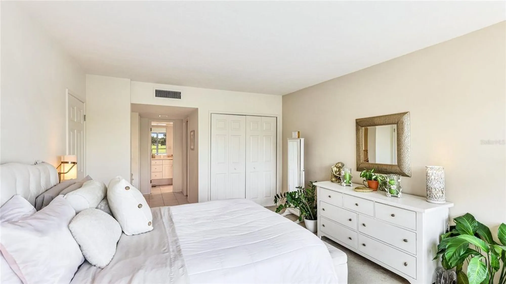 Property Slideshow image 14 of 23 | 7461 w country club dr 206, Sarasota, FL, 34243