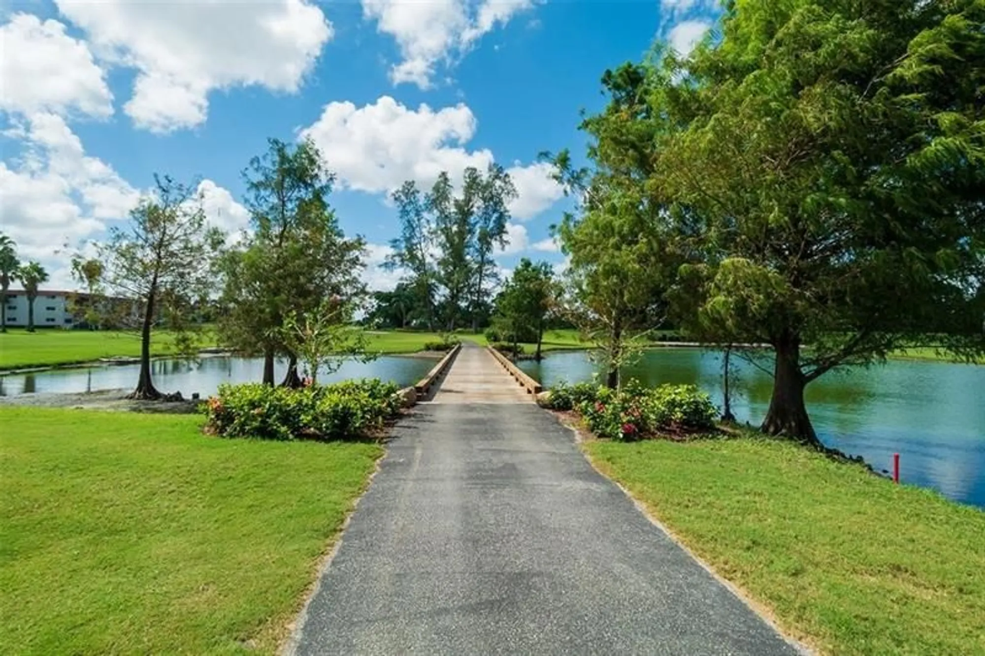 Property Slideshow image 16 of 31 | 9800 n hollybrook lake dr 202, Pembroke Pines, FL, 33025