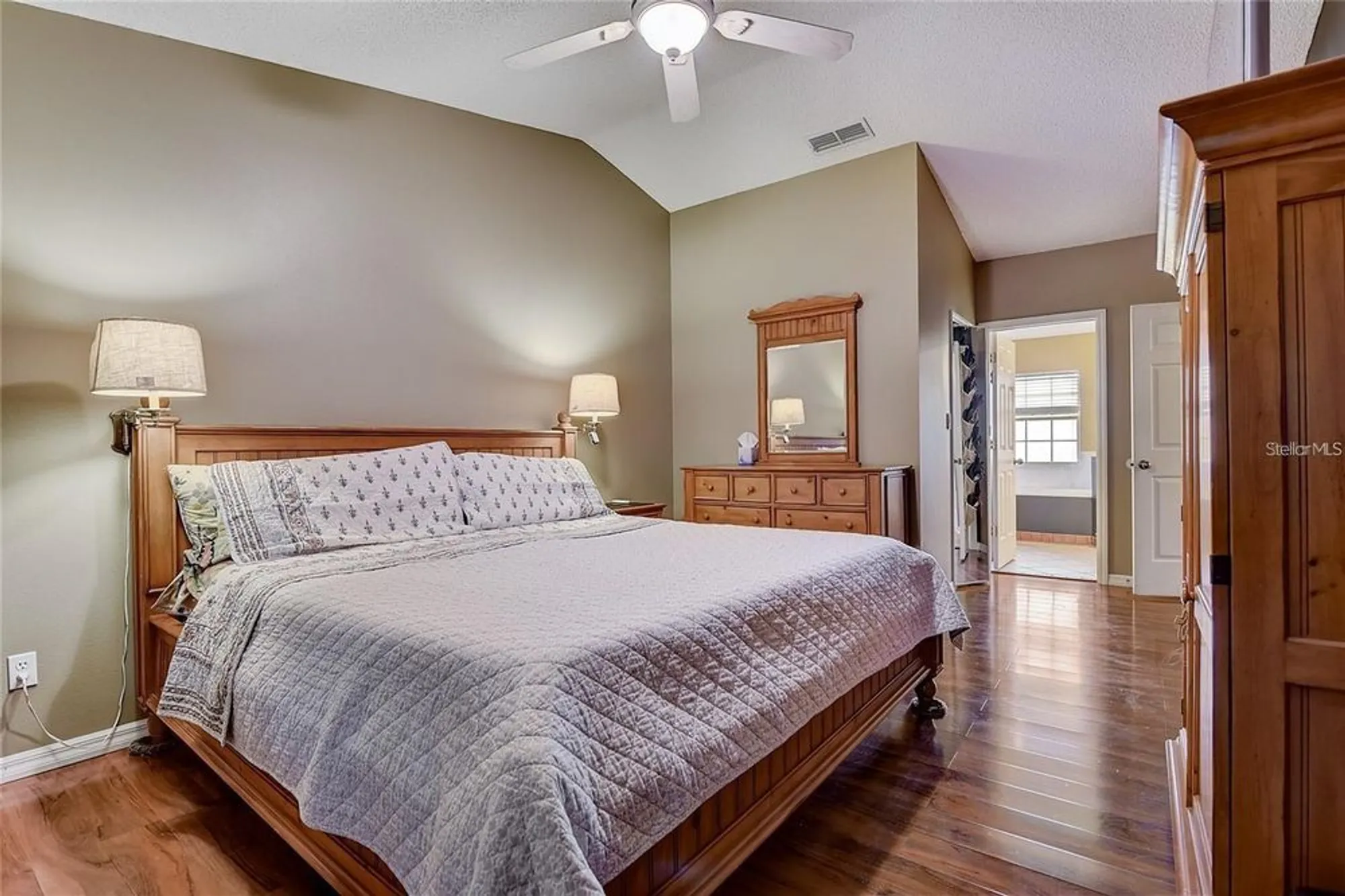 Property Slideshow image 15 of 43 | 25273 lost oak cir, Leesburg, FL, 34748