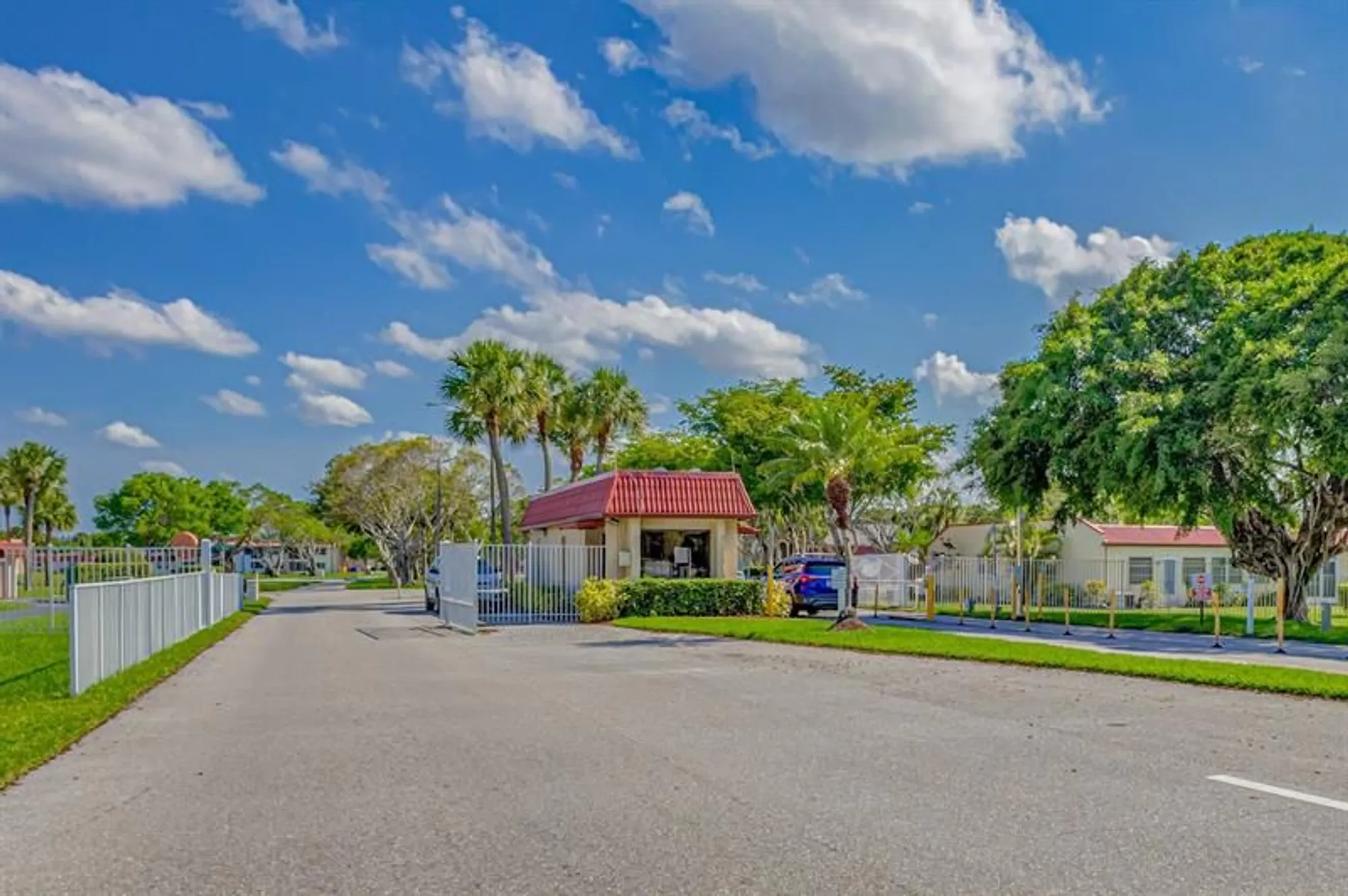 Property Slideshow image 34 of 67 | 100 lake meryl dr 201, West Palm Beach, FL, 33411