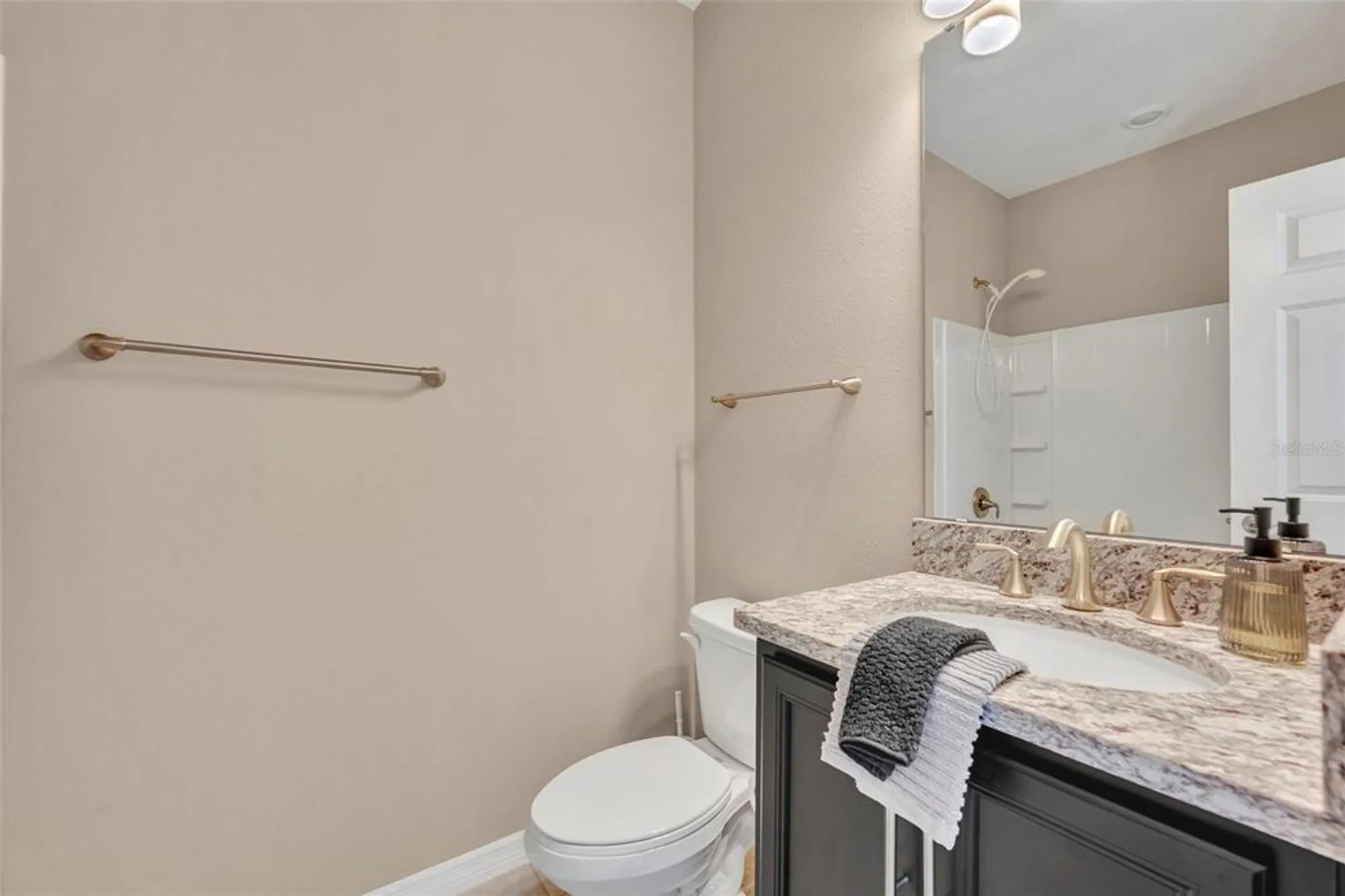 Property Slideshow image 32 of 64 | 397 alcove dr, Groveland, FL, 34736