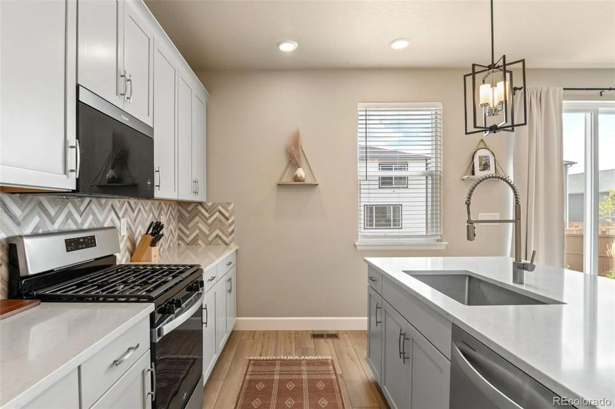 Property Slideshow image 13 of 39 | 3888 red valley ln, Castle Rock, CO, 80104