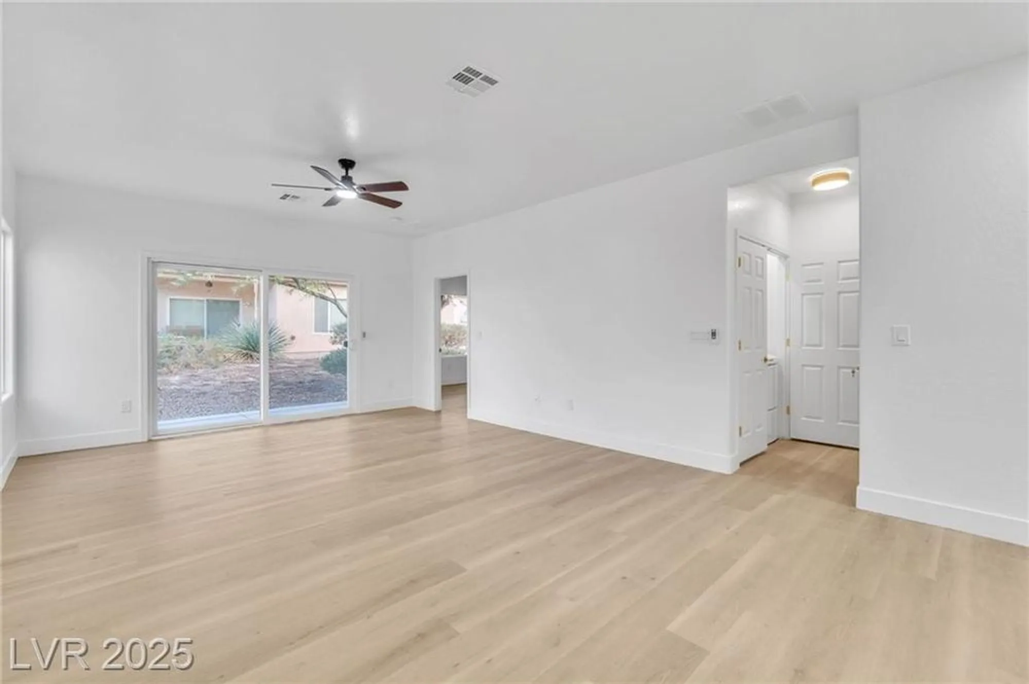 Property Slideshow image 5 of 32 | 3508 kittiwake rd, North Las Vegas, NV, 89084