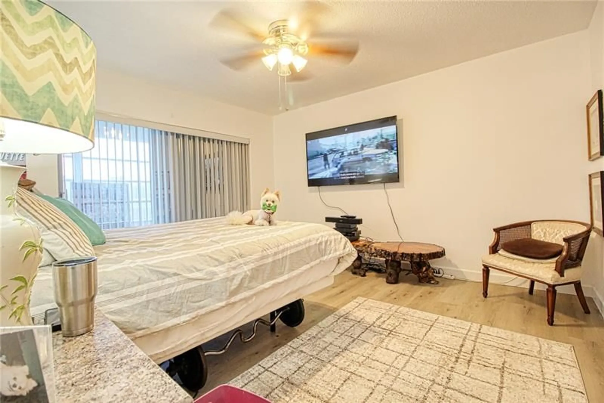 Property Slideshow image 9 of 49 | 2300 park ln 311, Hollywood, FL, 33021