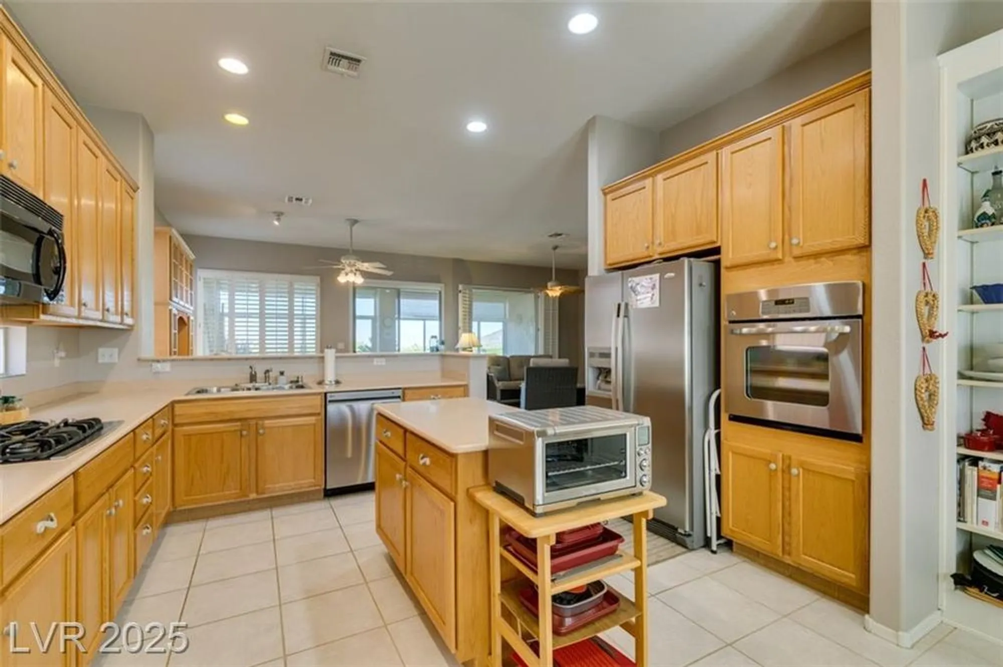 Property Slideshow image 17 of 34 | 2112 king mesa dr, Henderson, NV, 89012