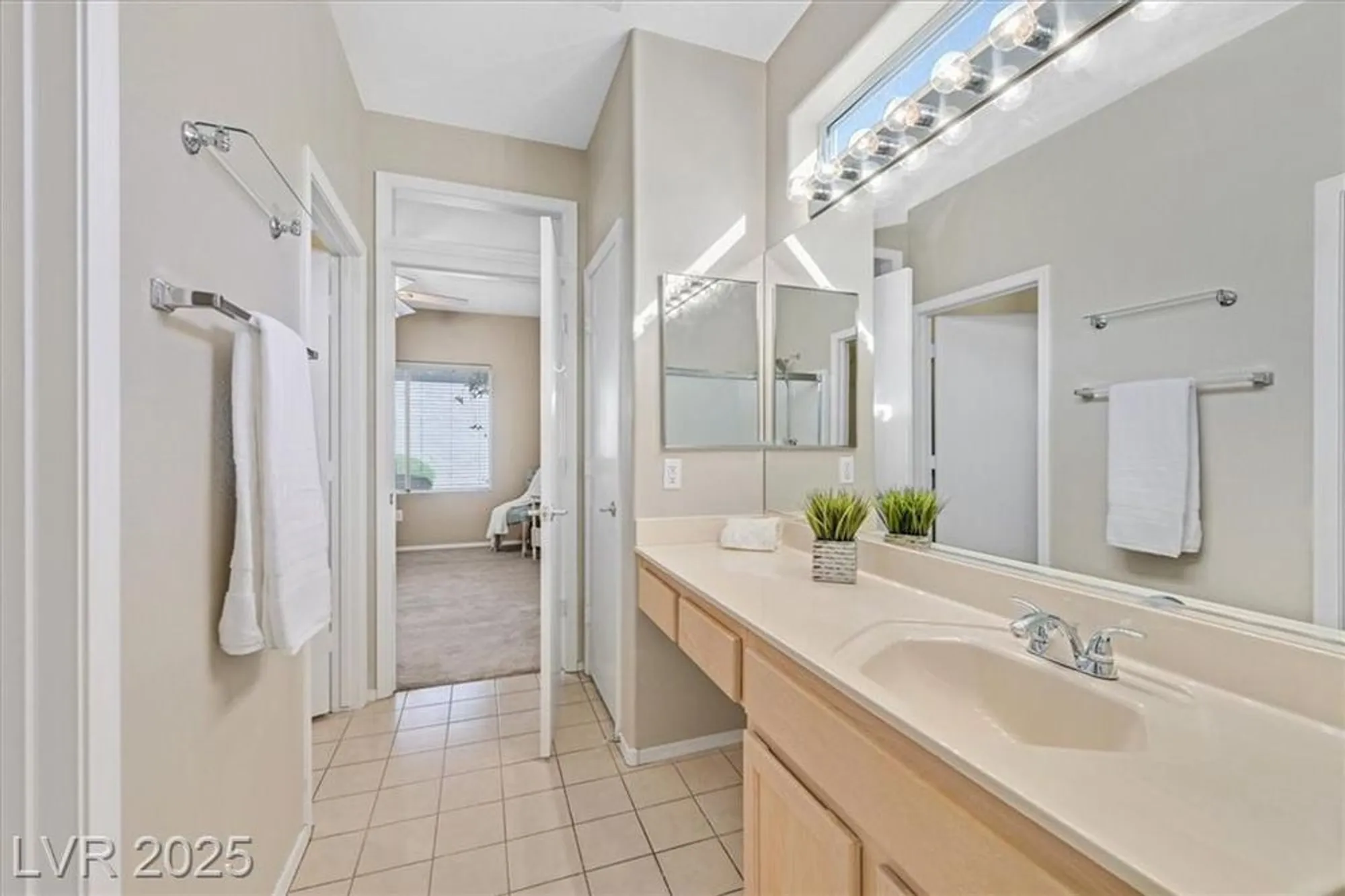 Property Slideshow image 18 of 37 | 2026 wildwood lake st, Henderson, NV, 89052