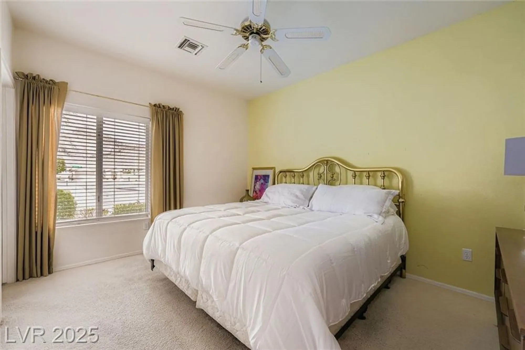 Property Slideshow image 16 of 21 | 2820 faiss dr, Las Vegas, NV, 89134