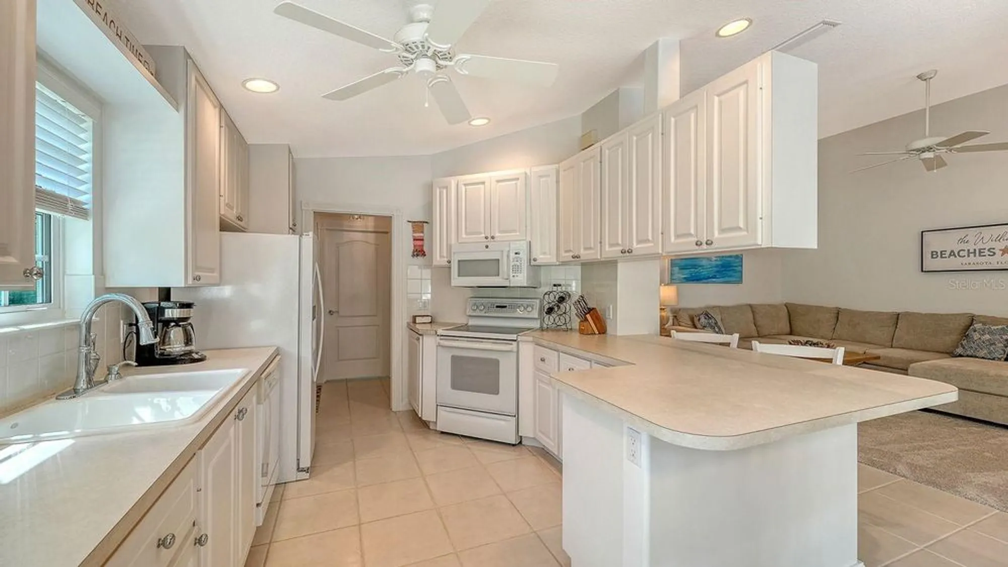 Property Slideshow image 16 of 71 | 8878 estepona ct, Sarasota, FL, 34238