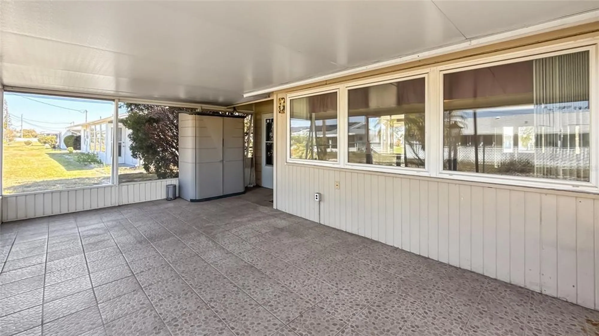 Property Slideshow image 18 of 24 | 1515 arrowhead dr, Sun City Center, FL, 33573