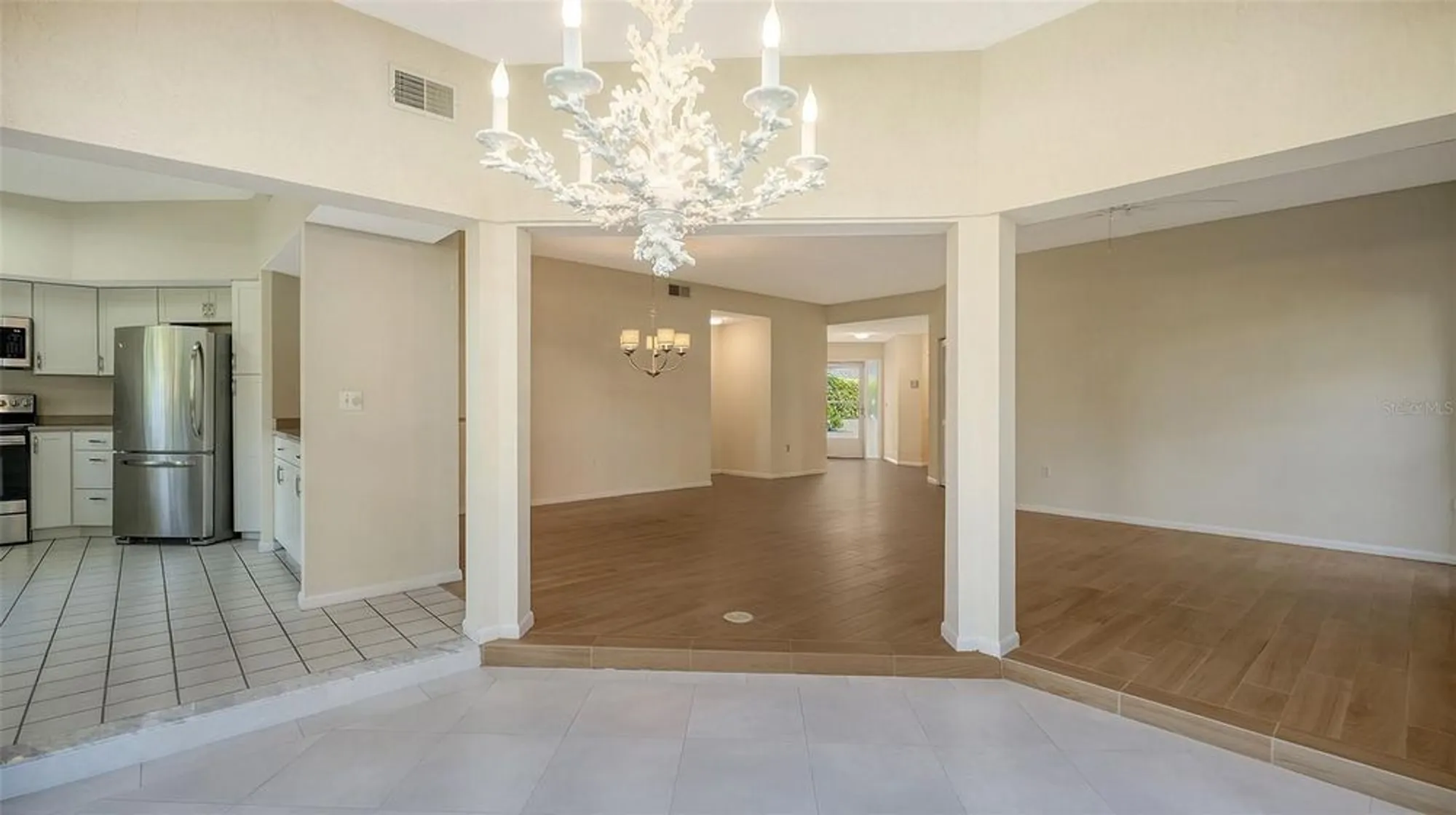 Property Slideshow image 8 of 72 | 1603 starling dr # 101, Sarasota, FL, 34231