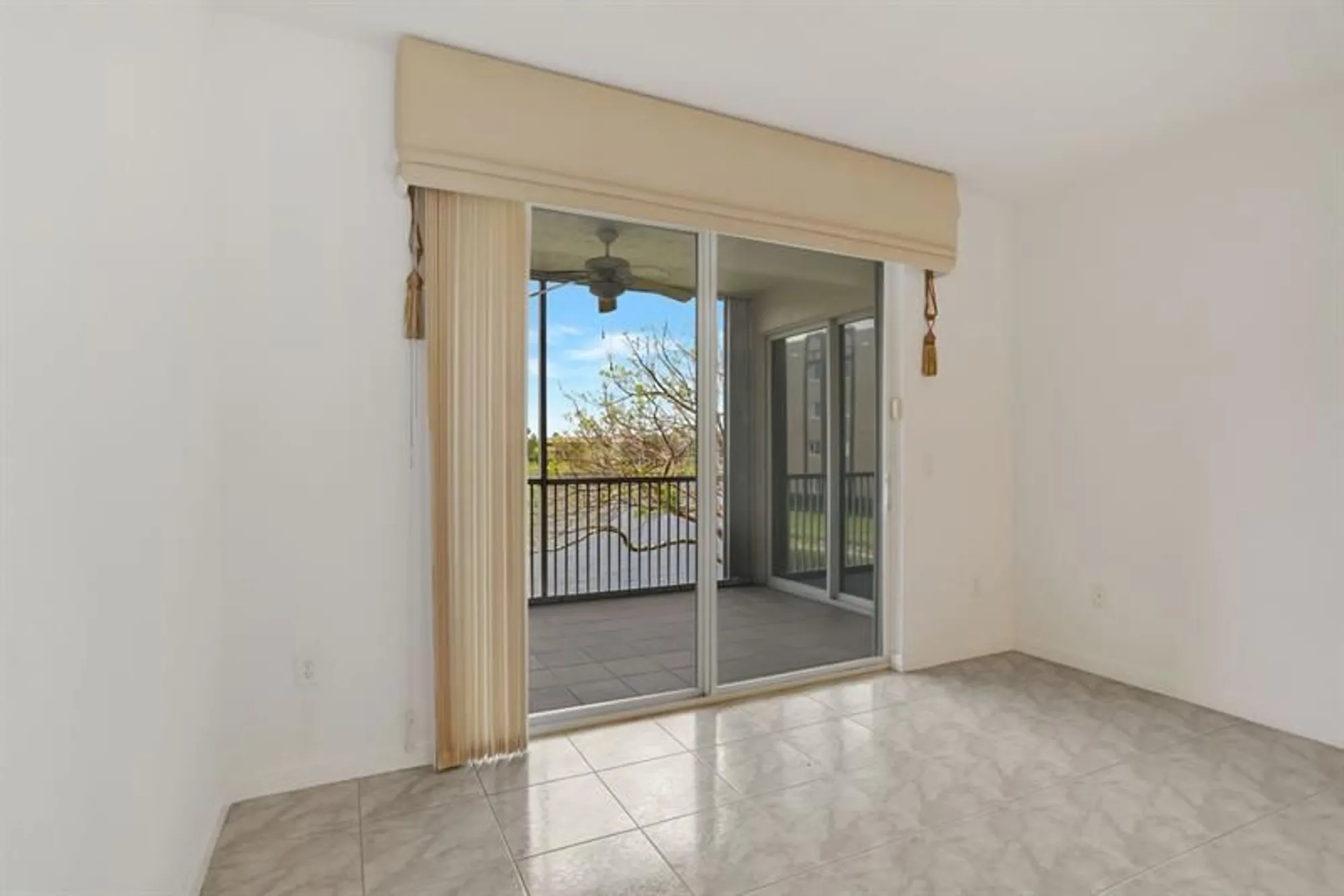 Property Slideshow image 22 of 36 | 7727 southampton ter 205, Tamarac, FL, 33321