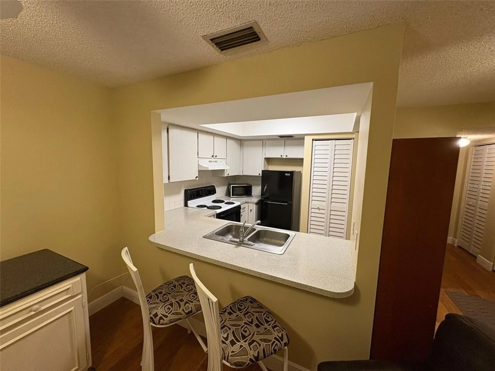 Property Slideshow image 7 of 29 | 1250 s pinellas ave 411, Tarpon Springs, FL, 34689