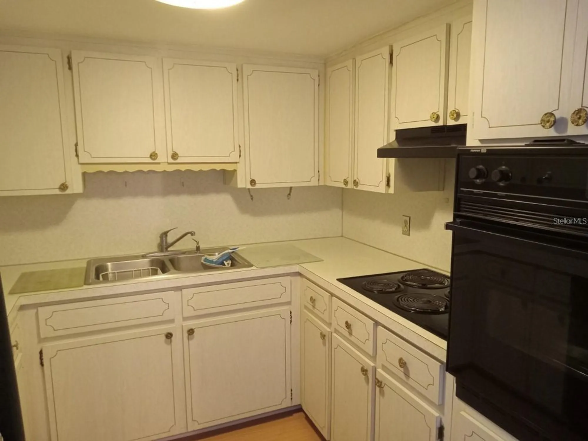 Property Slideshow image 5 of 40 | 2462 brazilia dr 64, Clearwater, FL, 33763