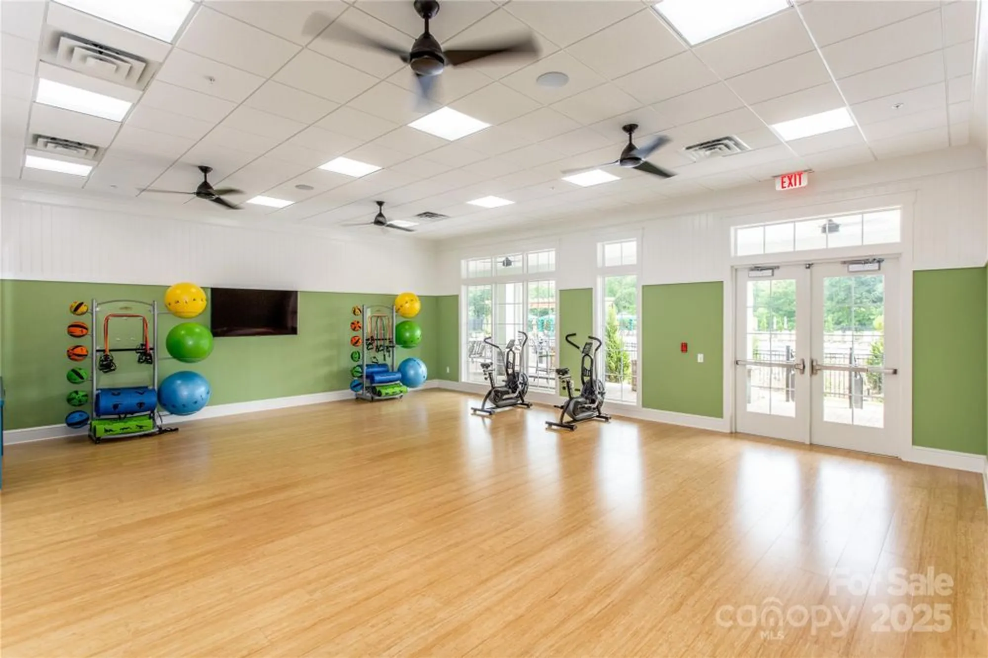 Property Slideshow image 16 of 20 | 8929 silver springs ct, Charlotte, NC, 28215