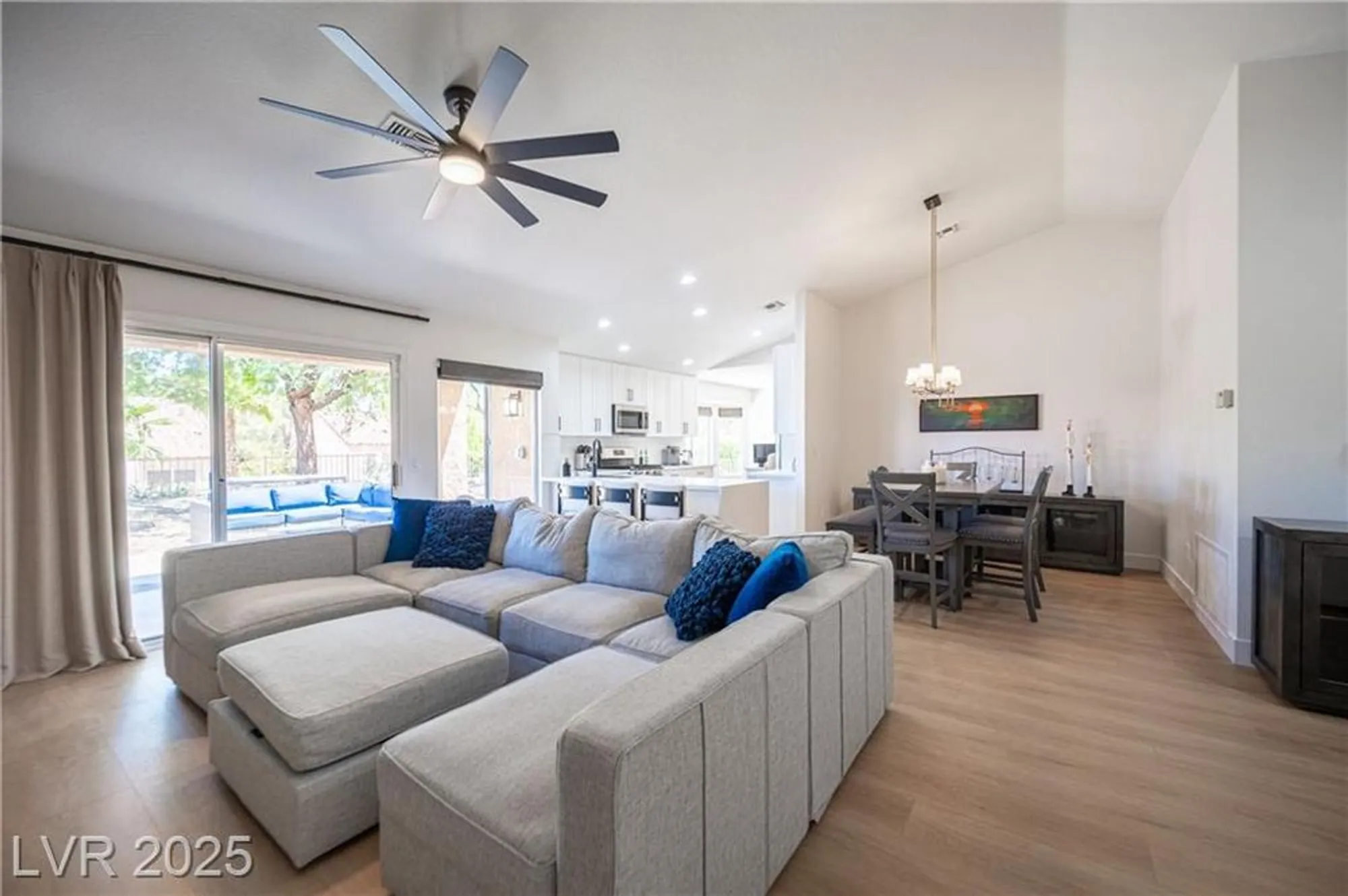 Property Slideshow image 14 of 72 | 2548 tumble brook dr, Las Vegas, NV, 89134