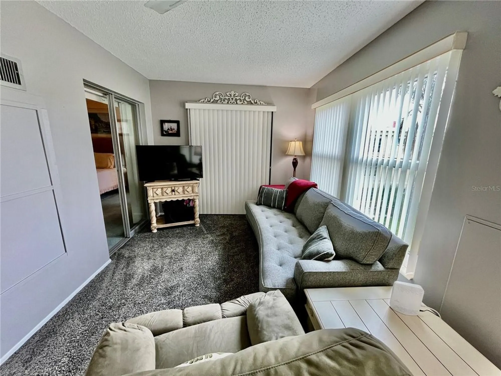 Property Slideshow image 11 of 41 | 2403 finlandia ln 57, Clearwater, FL, 33763
