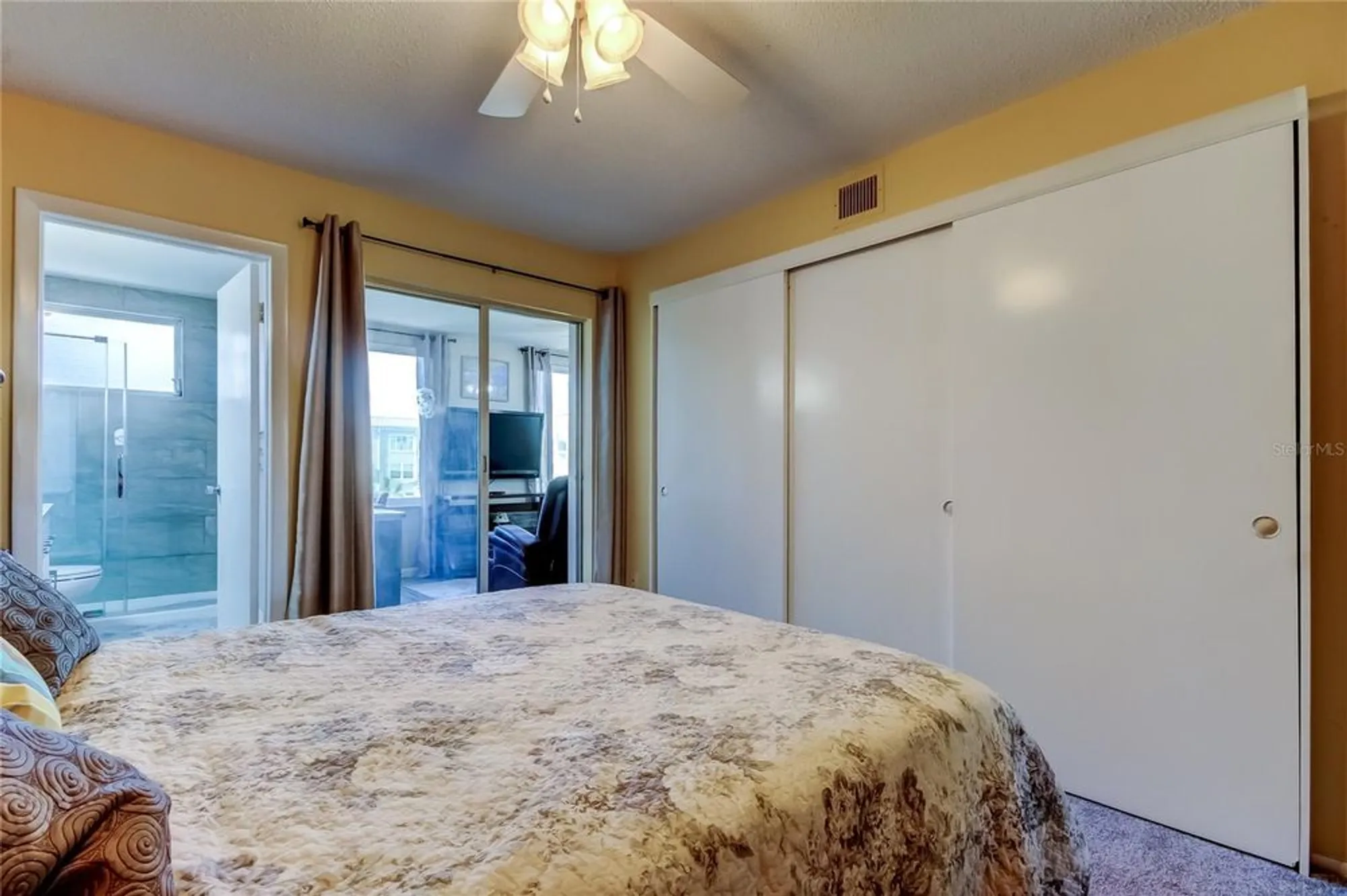 Property Slideshow image 30 of 75 | 2457 ecuadorian way apt 57, Clearwater, FL, 33763
