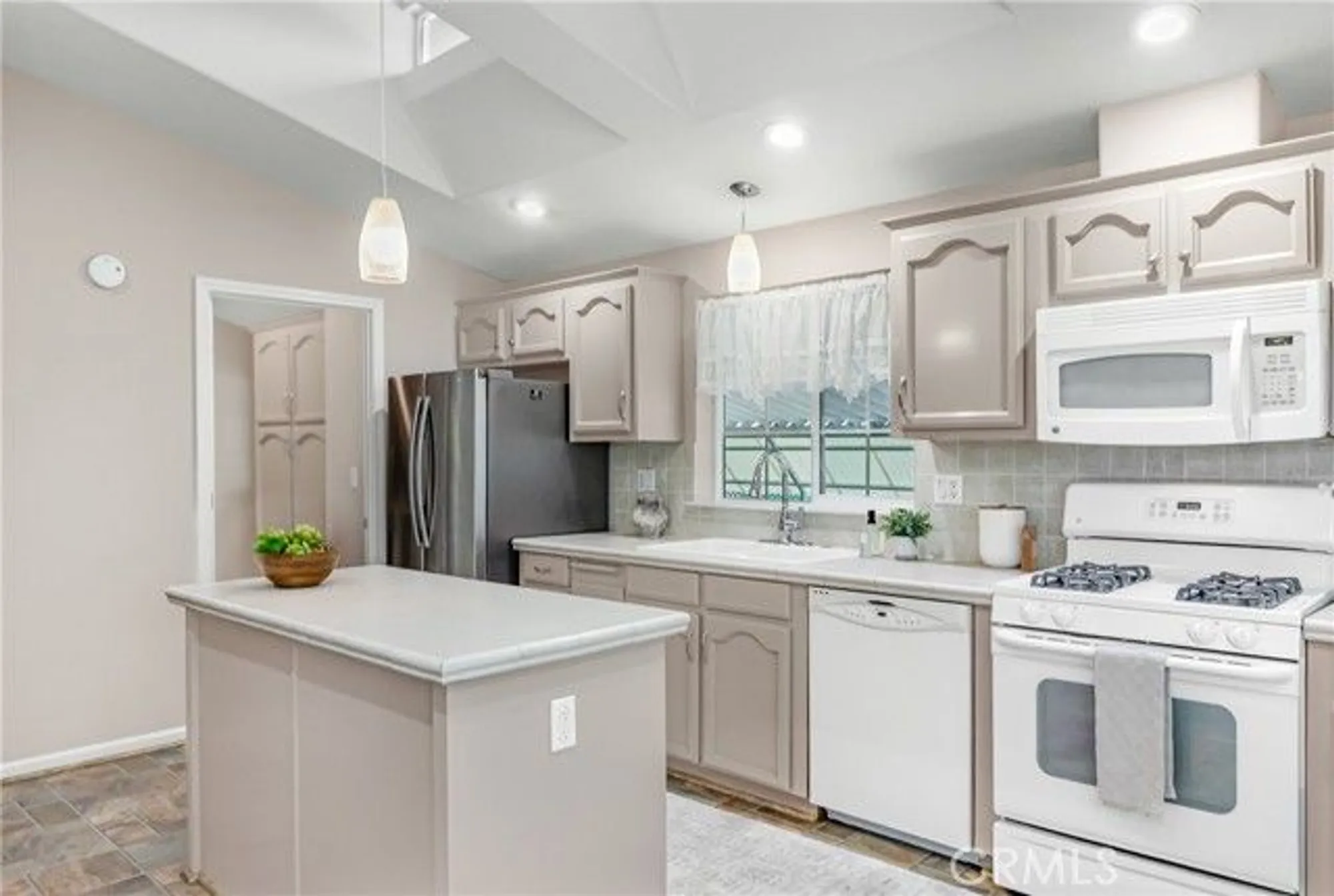 Property Slideshow image 11 of 50 | 844 devonshire dr 180, Arroyo Grande, CA, 93420