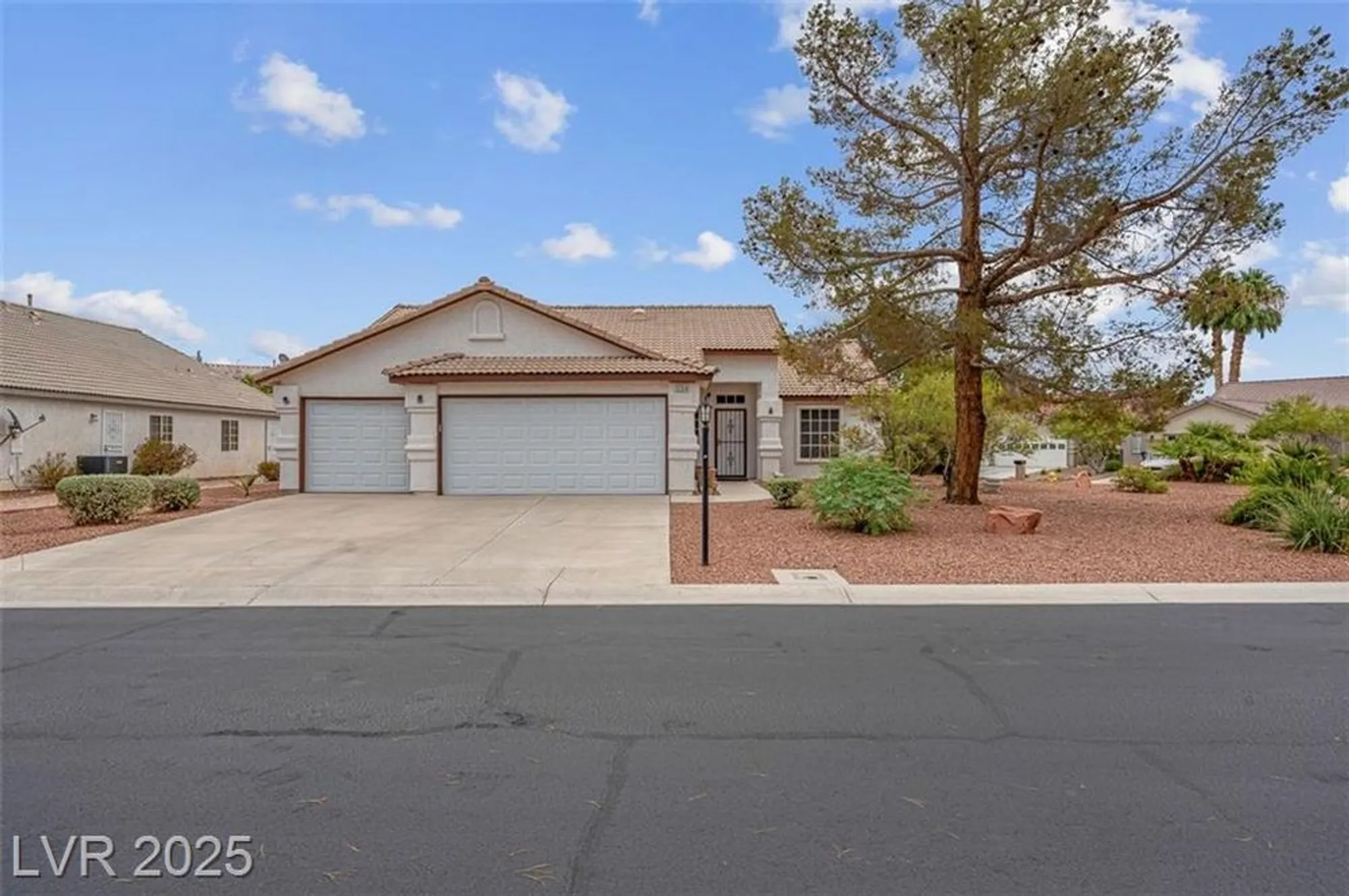 Property Slideshow image 4 of 46 | 5204 rim view ln, Las Vegas, NV, 89130
