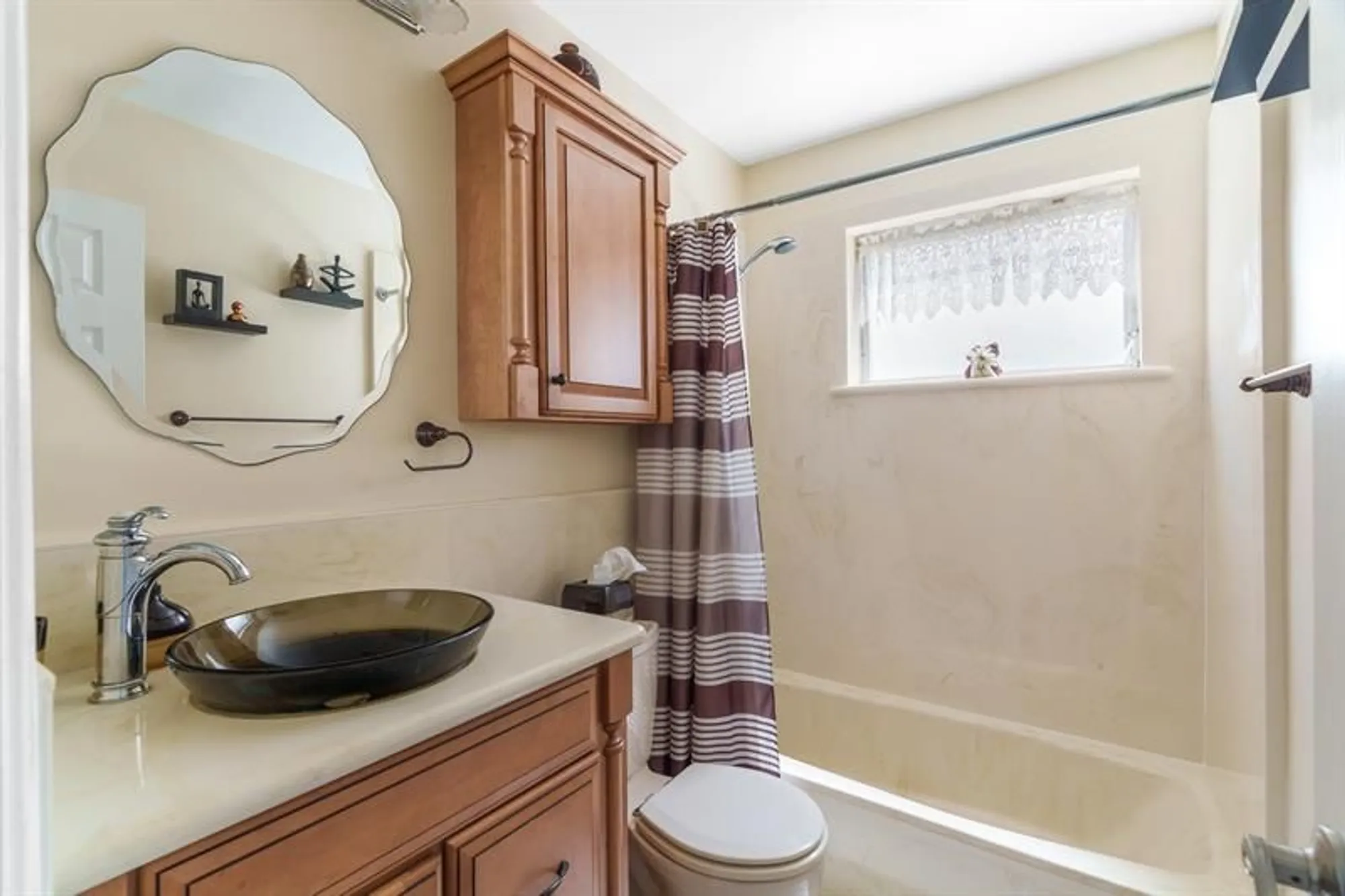 Property Slideshow image 26 of 35 | 4510 nw 49th ct, Tamarac, FL, 33319