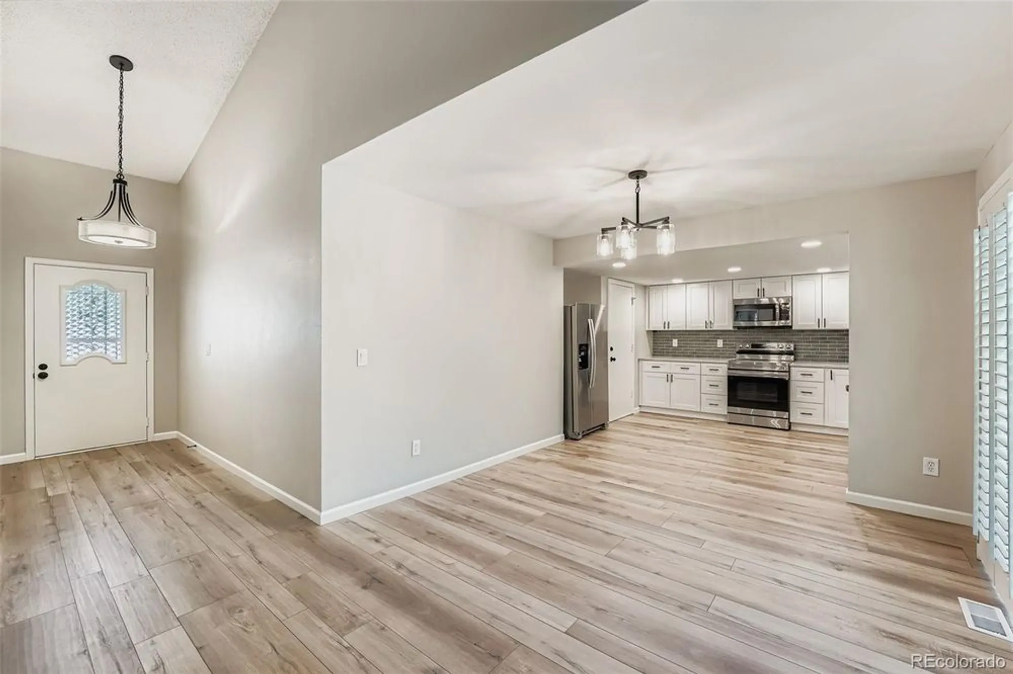 Property Slideshow image 6 of 22 | 2800 s heather gardens way b, Aurora, CO, 80014