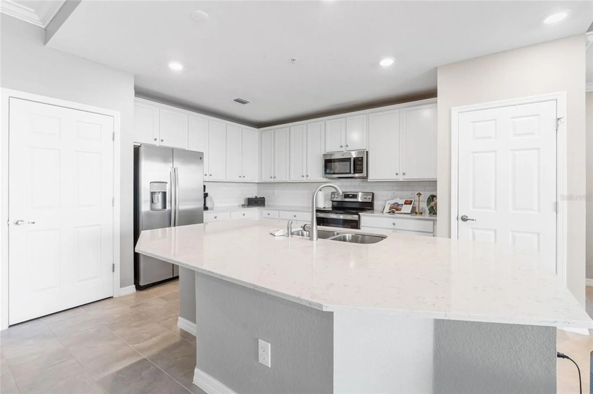 Property Slideshow image 12 of 74 | 10038 crooked creek dr unit 103, Venice, FL, 34293