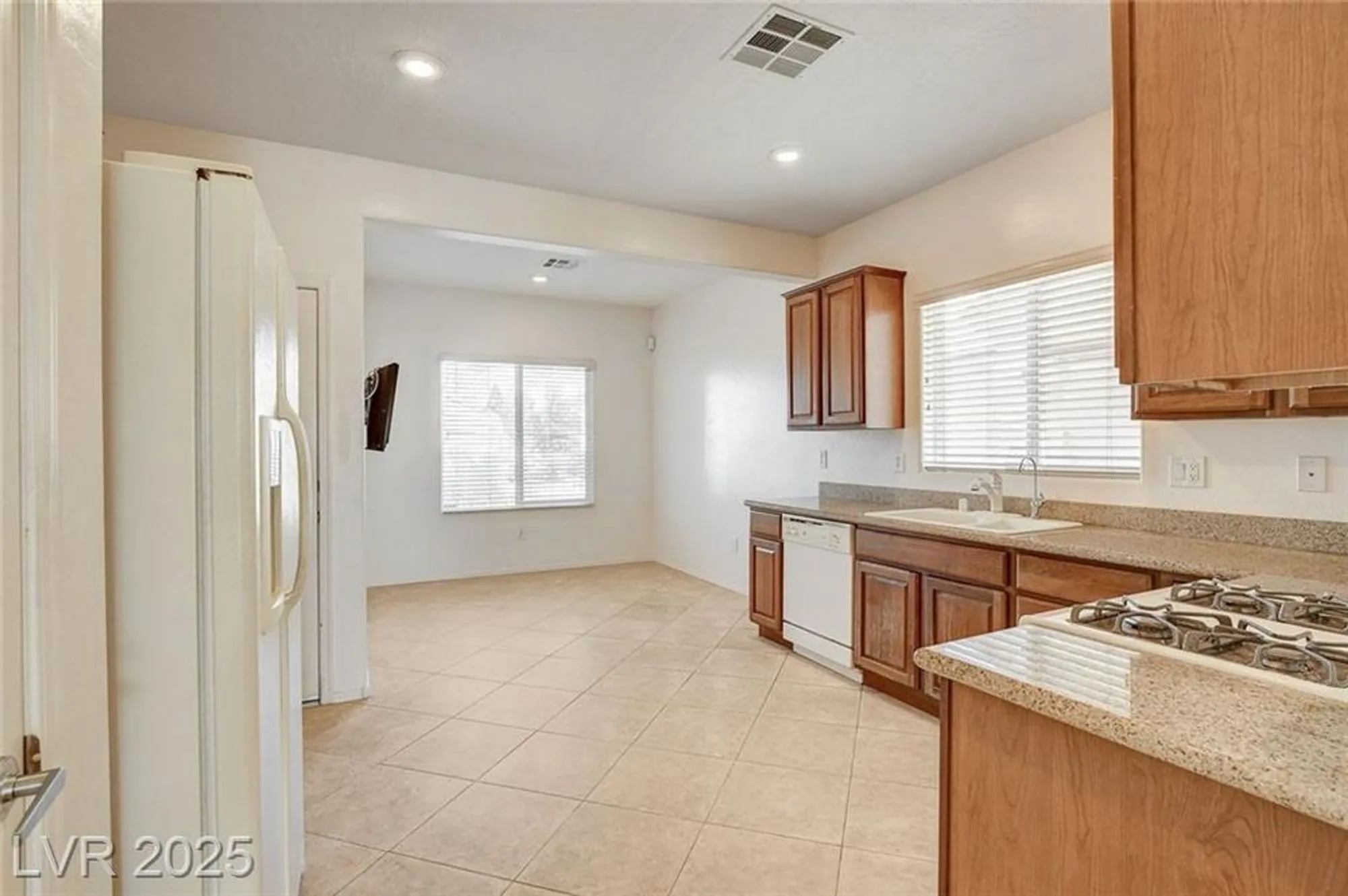 Property Slideshow image 4 of 48 | 2421 willow wren dr, North Las Vegas, NV, 89084
