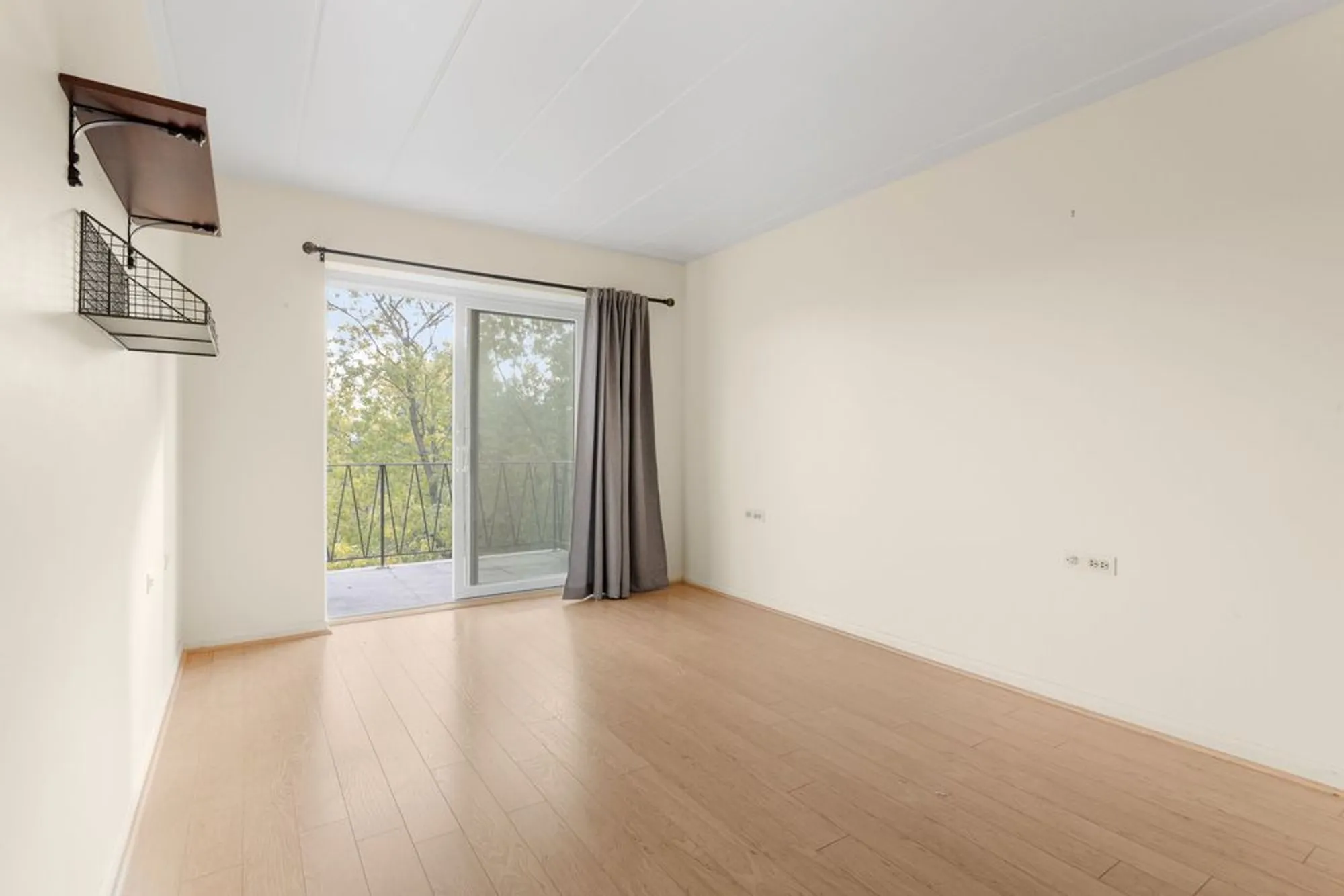 Property Slideshow image 10 of 15 | 5300 walnut ave 18e, Downers Grove, IL, 60515