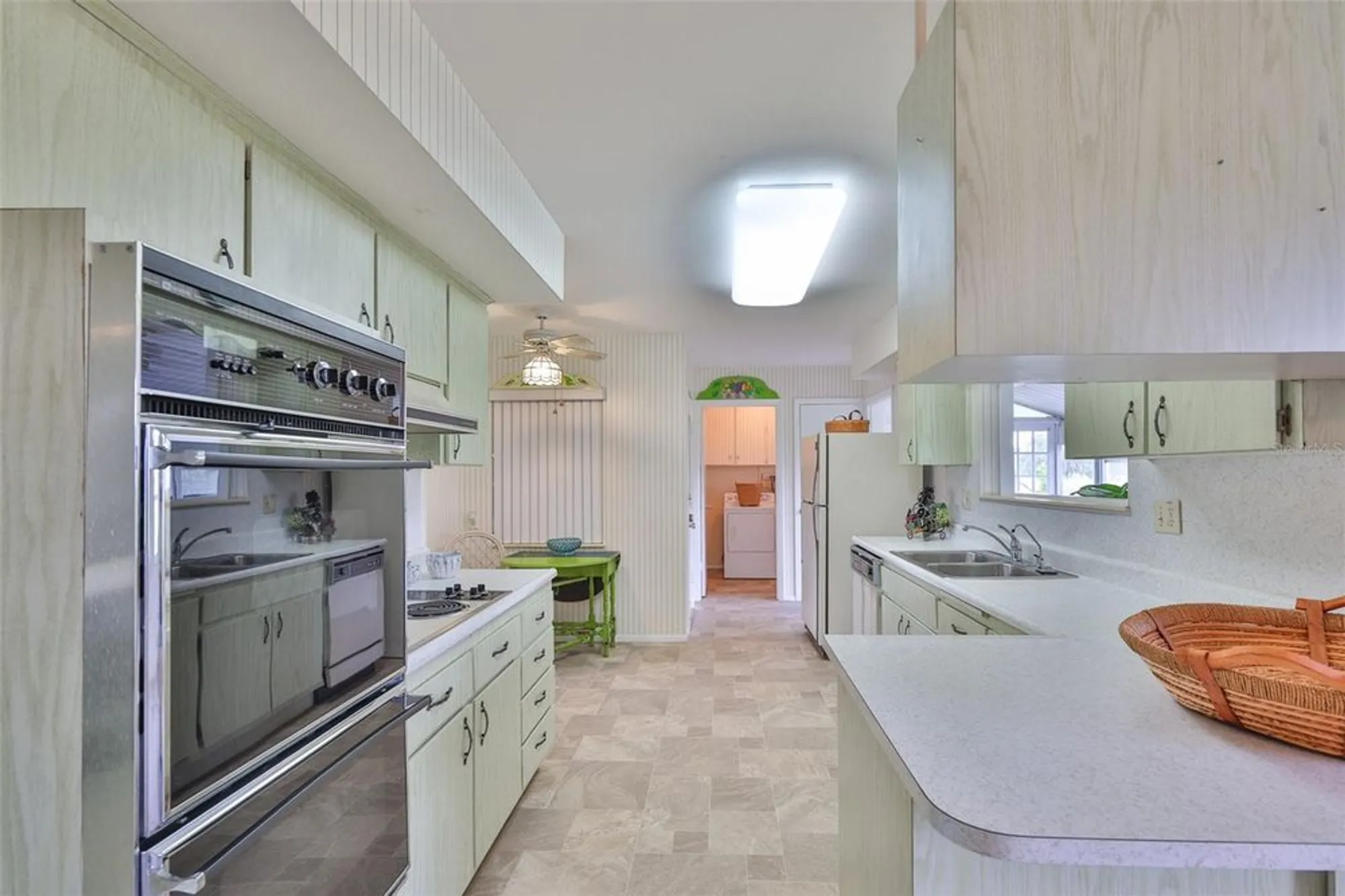 Property Slideshow image 12 of 41 | 823 fox hills dr, Sun City Center, FL, 33573
