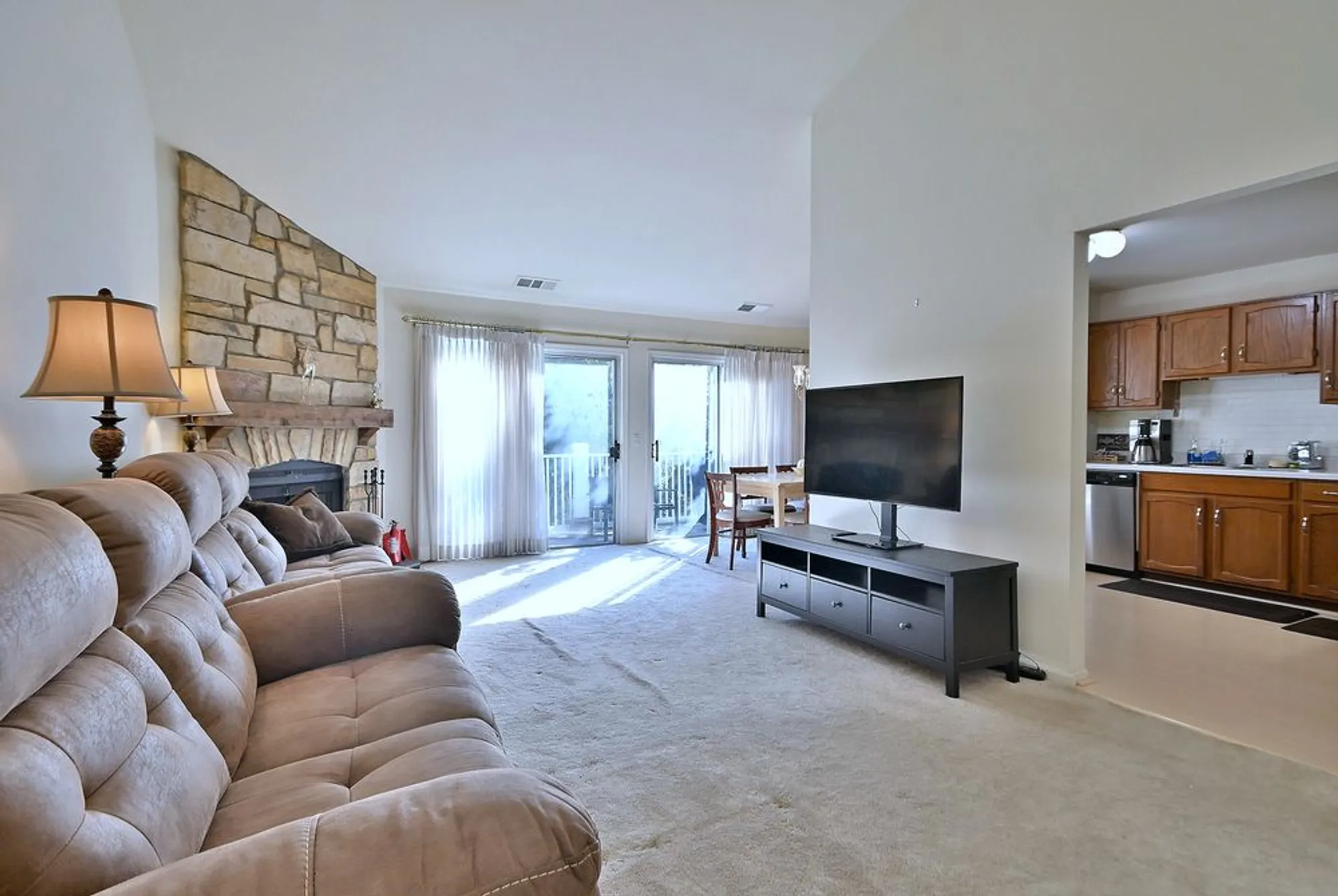 Property Slideshow image 5 of 27 | 509 aberdeen ln c, Prospect Heights, IL, 60070