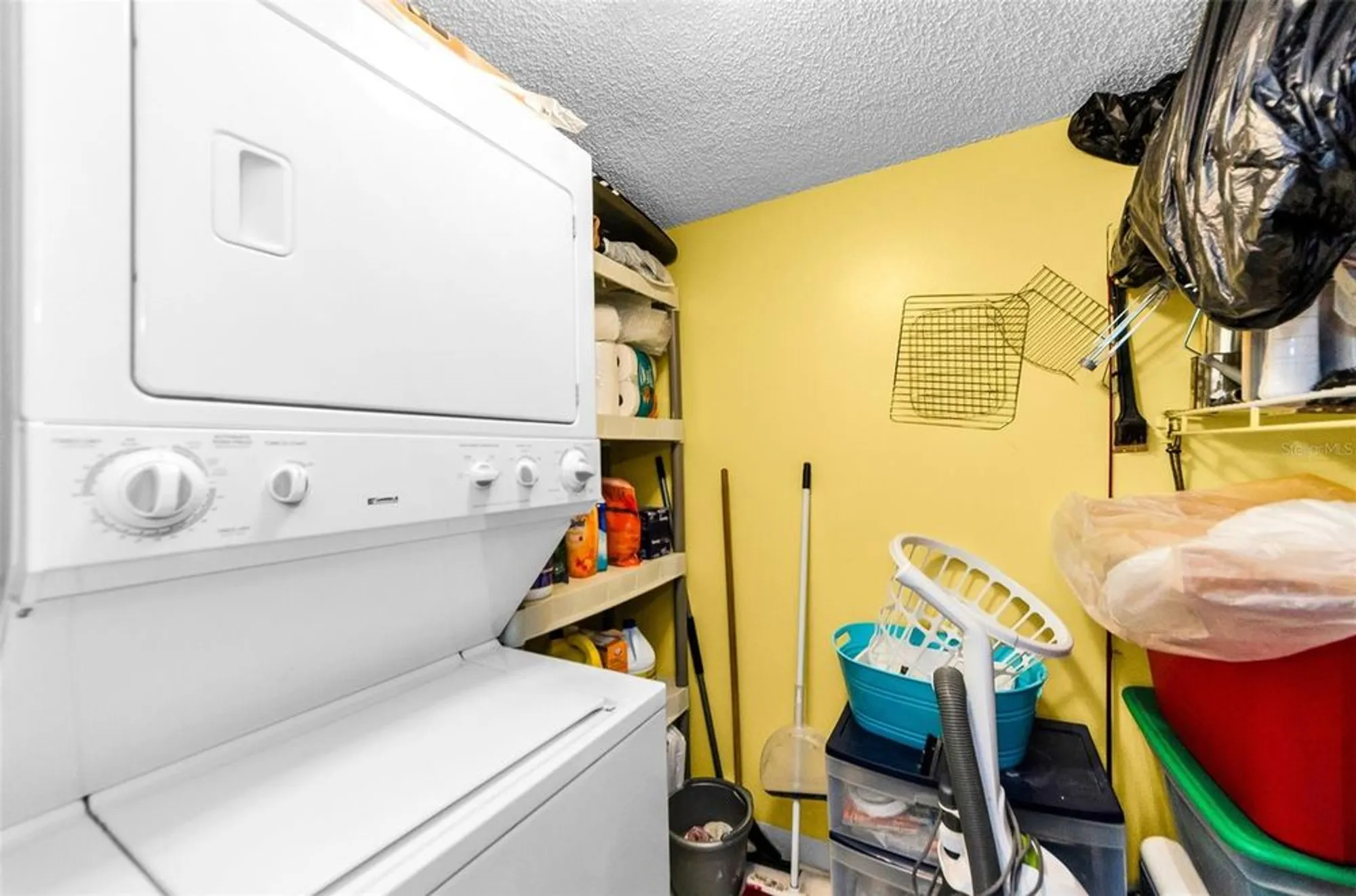 Property Slideshow image 15 of 31 | 2575 pine ridge way e1, Palm Harbor, FL, 34684