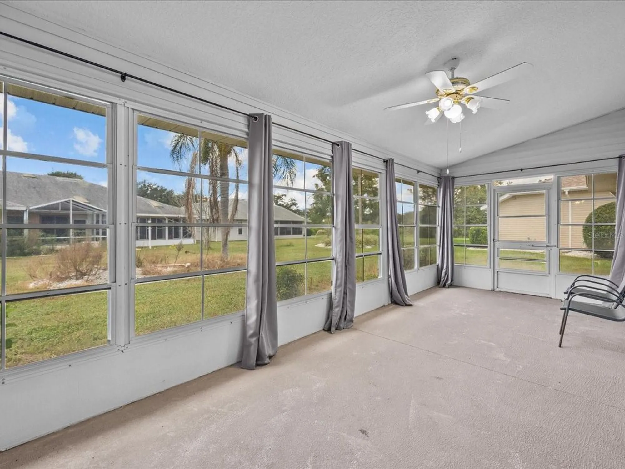 Property Slideshow image 31 of 46 | 21523 queen anne ct, Leesburg, FL, 34748
