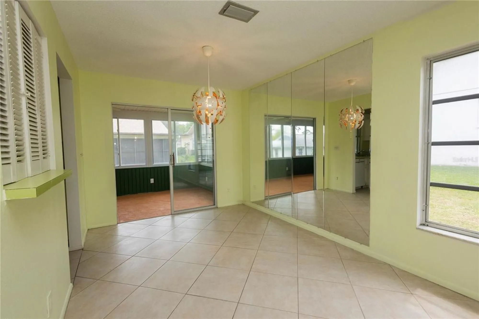 Property Slideshow image 8 of 37 | 8121 casuarina dr, Port Richey, FL, 34668