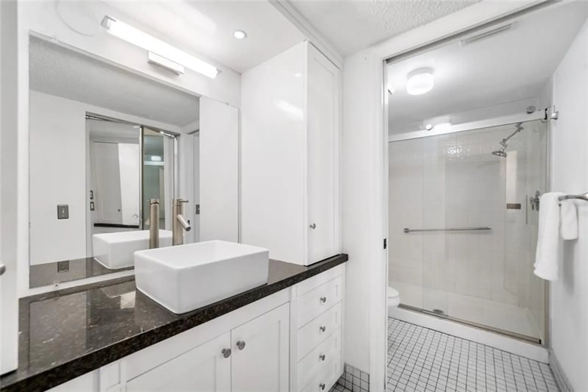 Property Slideshow image 19 of 35 | 7427 n devon dr 108, Tamarac, FL, 33321