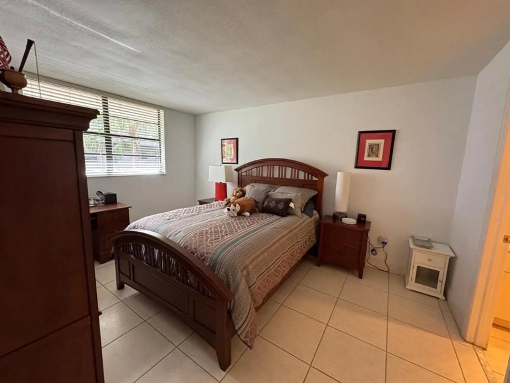 Property Slideshow image 16 of 60 | 900 colony point cir 407, Pembroke Pines, FL, 33026