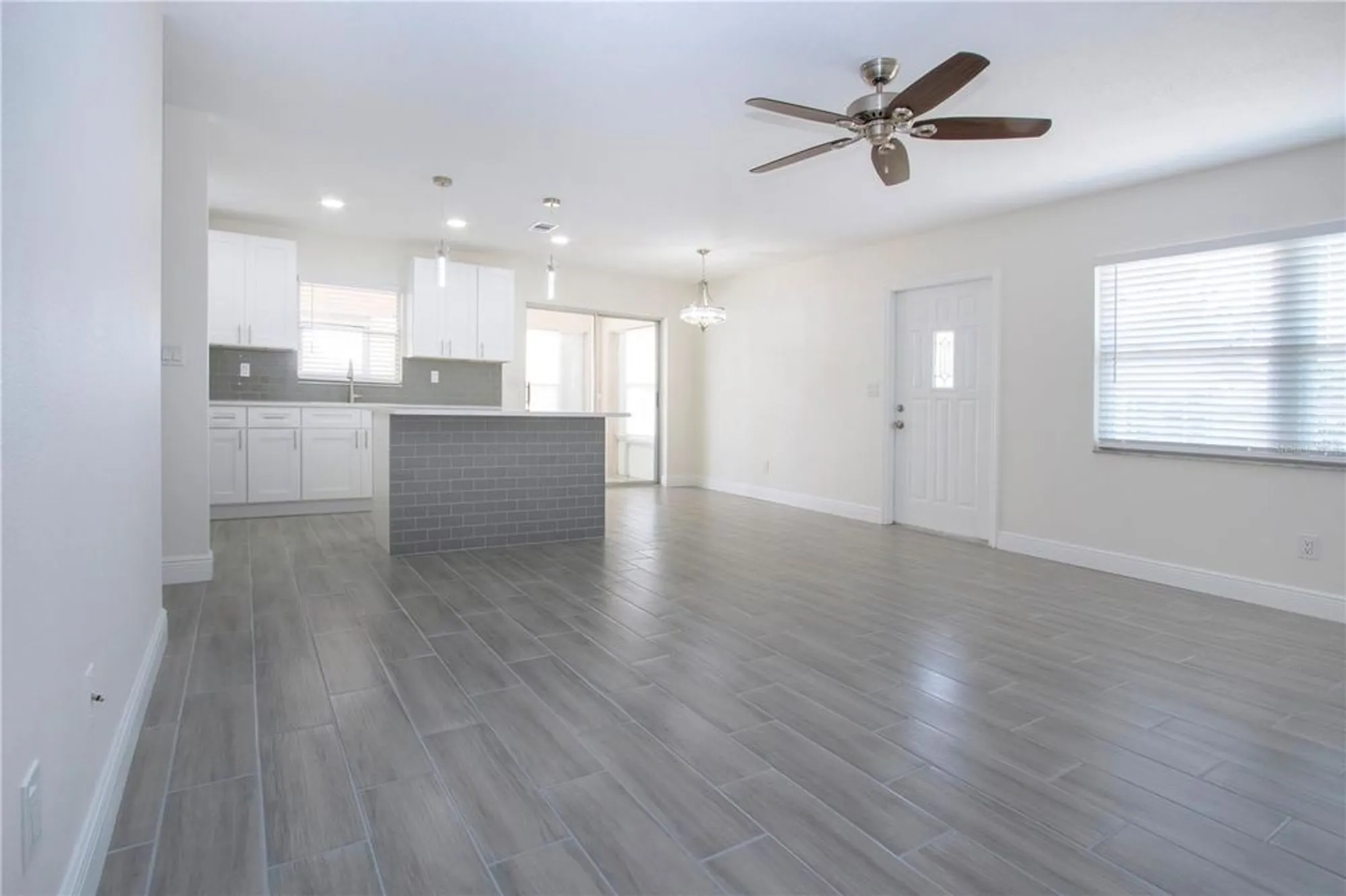 Property Slideshow image 17 of 72 | 1906 canterbury ln 20, Sun City Center, FL, 33573