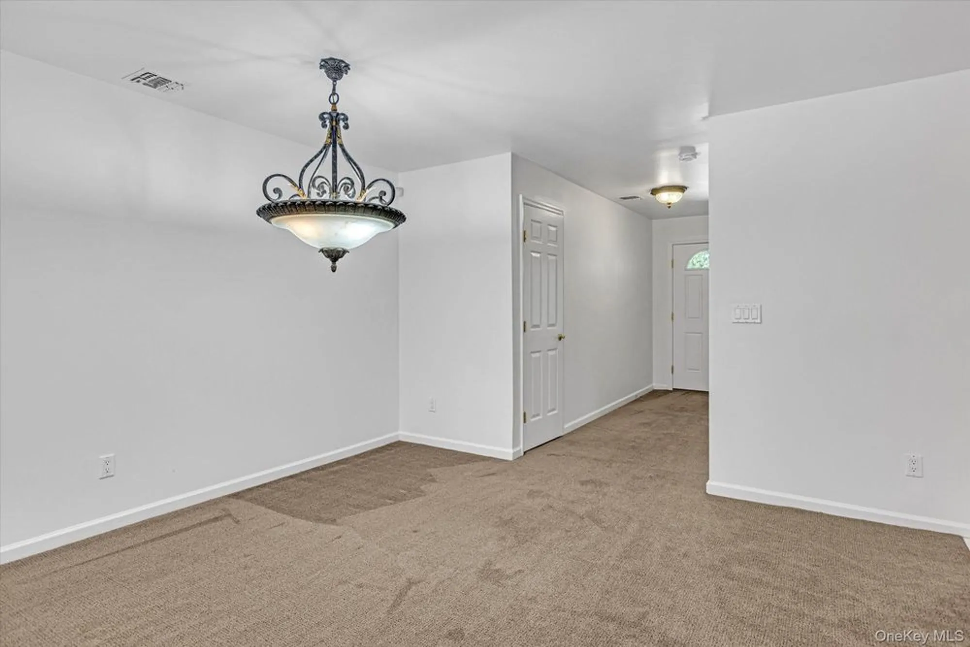 Property Slideshow image 3 of 26 | 911 altessa blvd, Melville, NY, 11747
