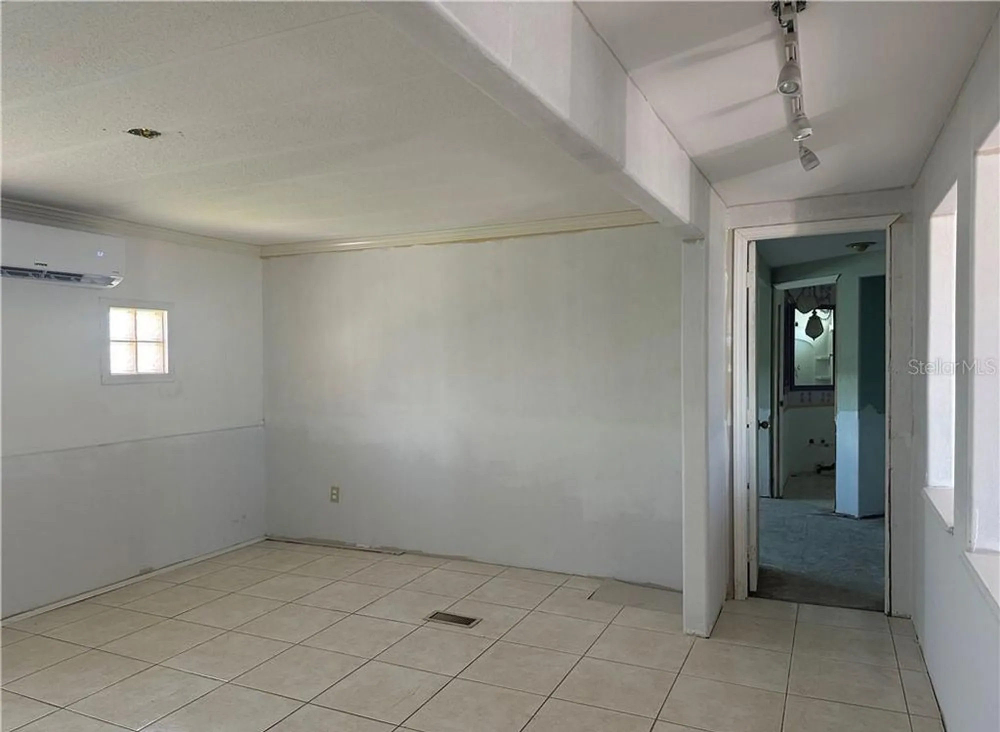 Property Slideshow image 21 of 39 | 14700 patrick henry rd, North Fort Myers, FL, 33917