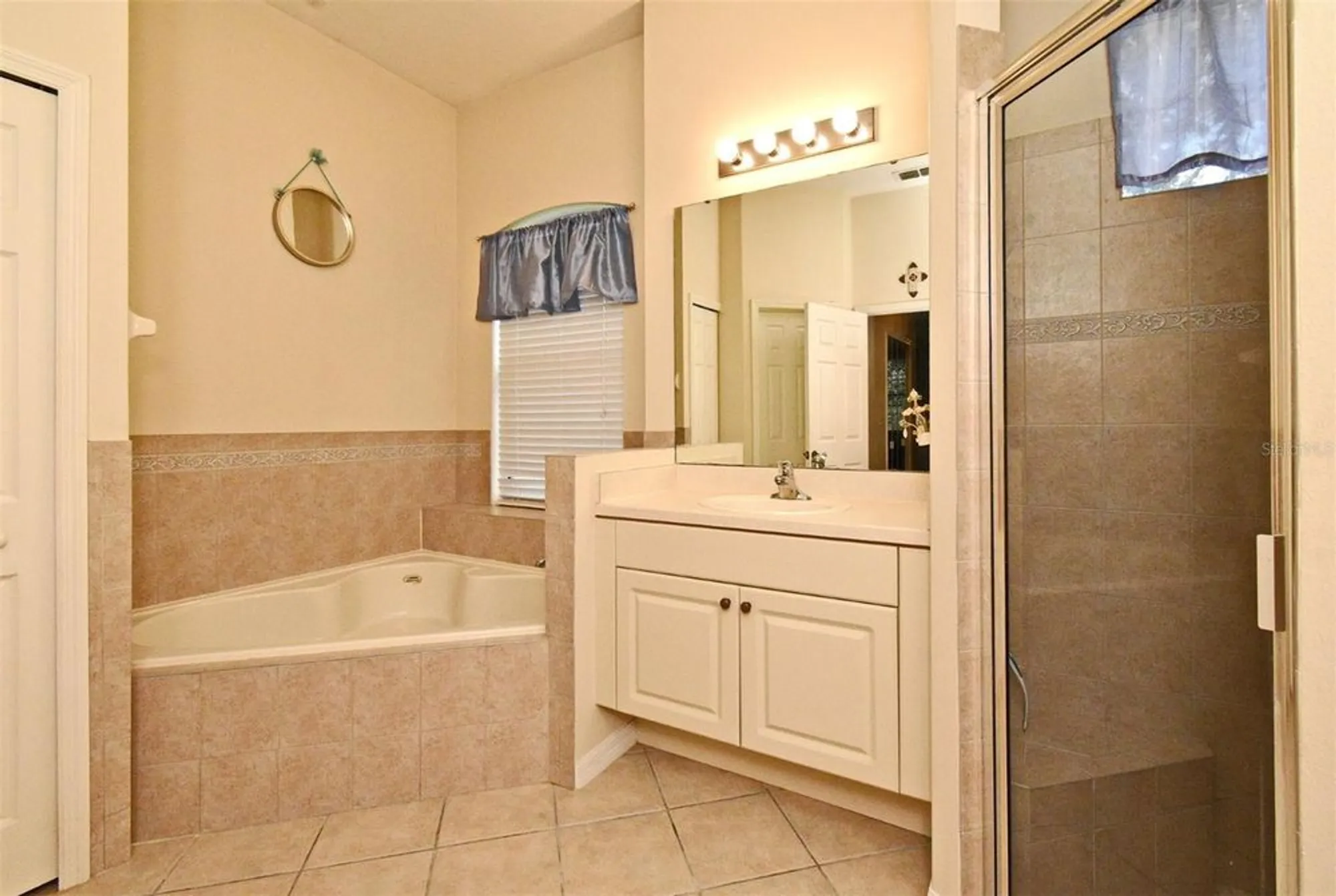 Property Slideshow image 27 of 48 | 2503 squaw crk, Clermont, FL, 34711