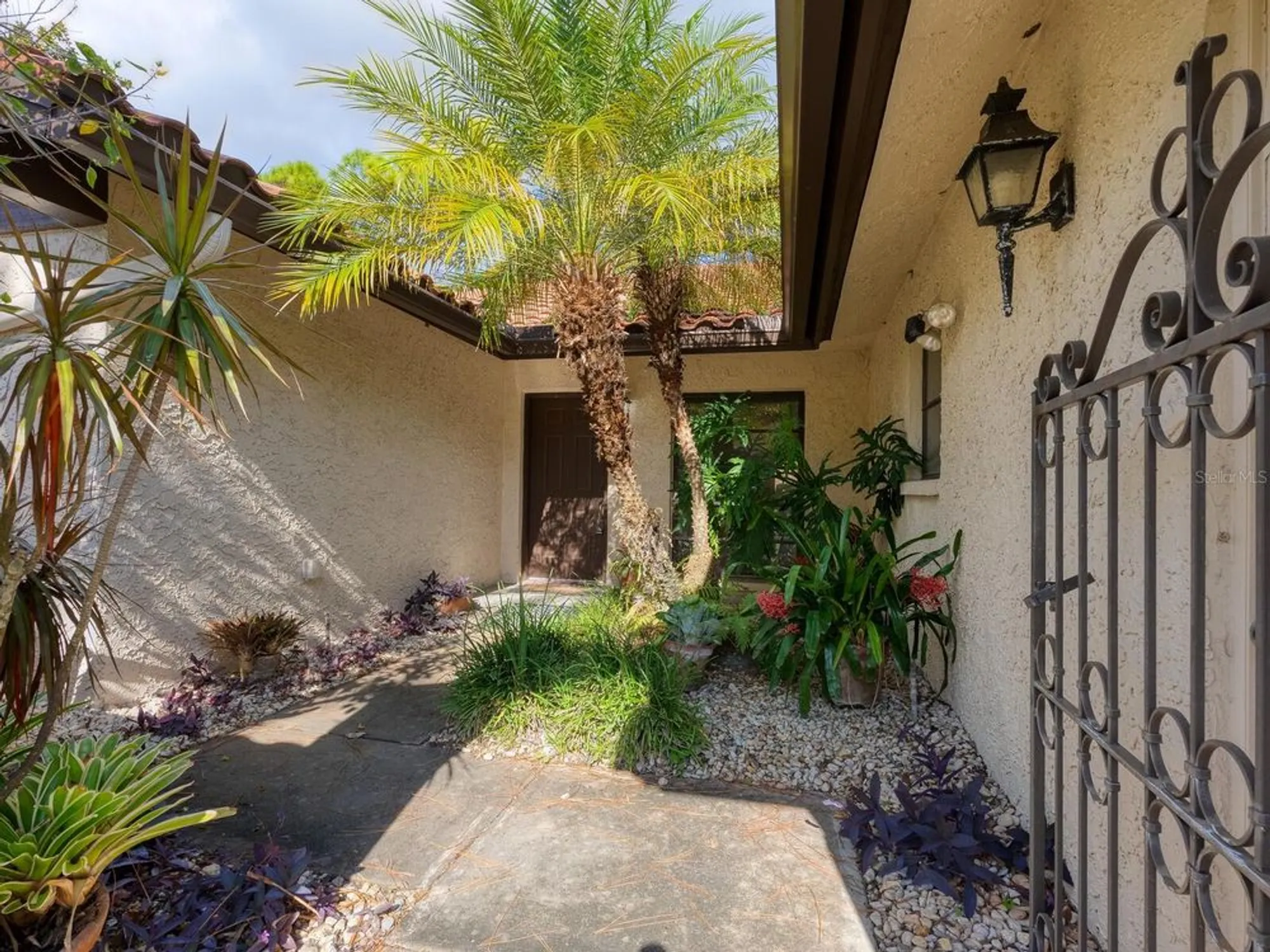 Property Slideshow image 4 of 53 | 5450 golf pointe dr, Sarasota, FL, 34243