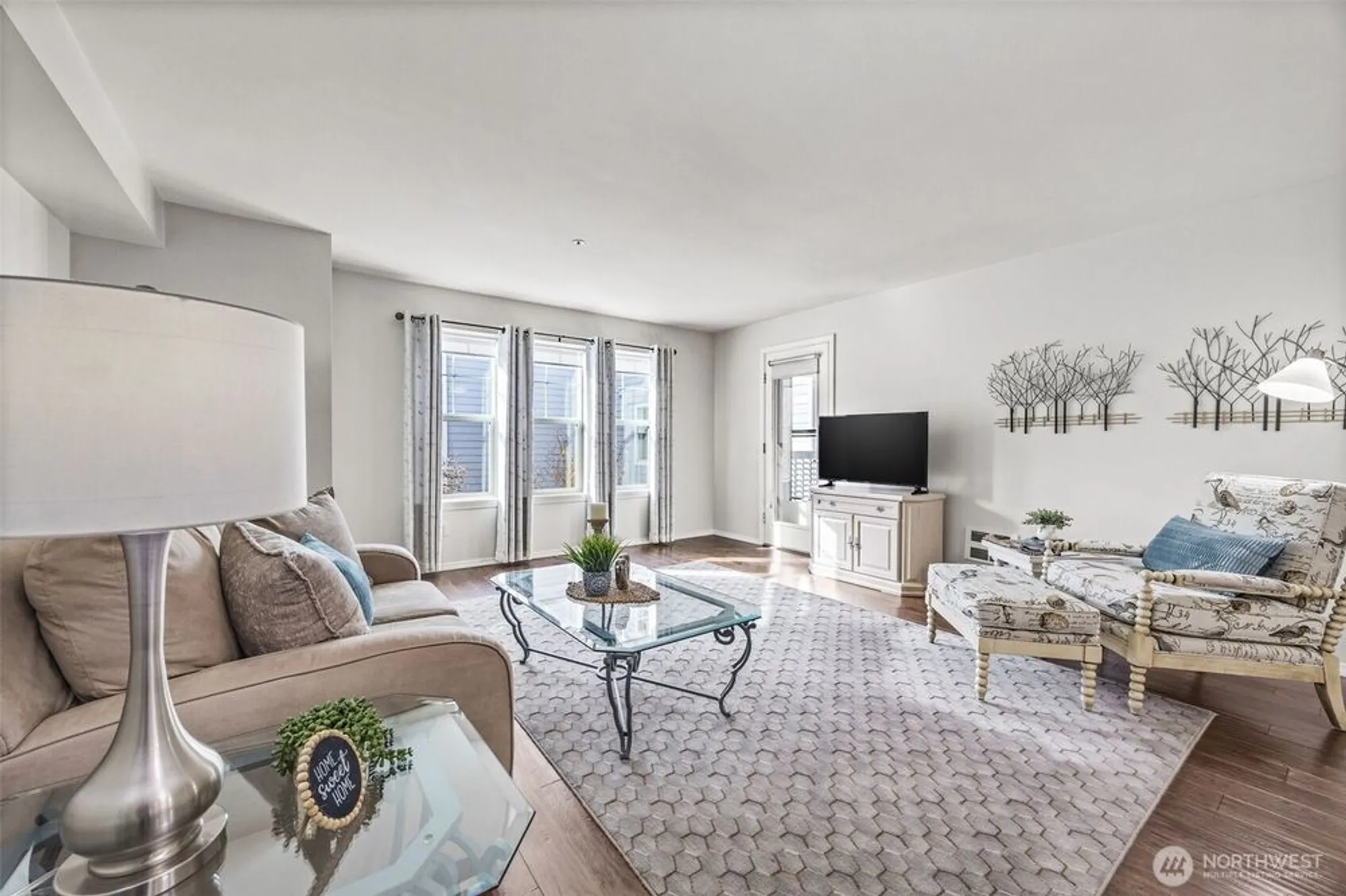 Property Slideshow image 9 of 40 | 4081 224th ln 210, Issaquah, WA, 98029