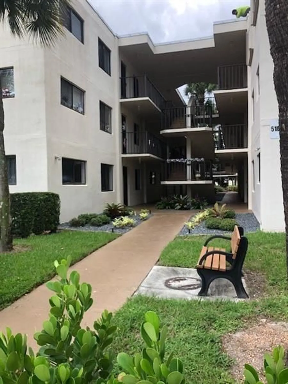 Property Slideshow image 1 of 10 | 5100 las verdes cir 121, Delray Beach, FL, 33484