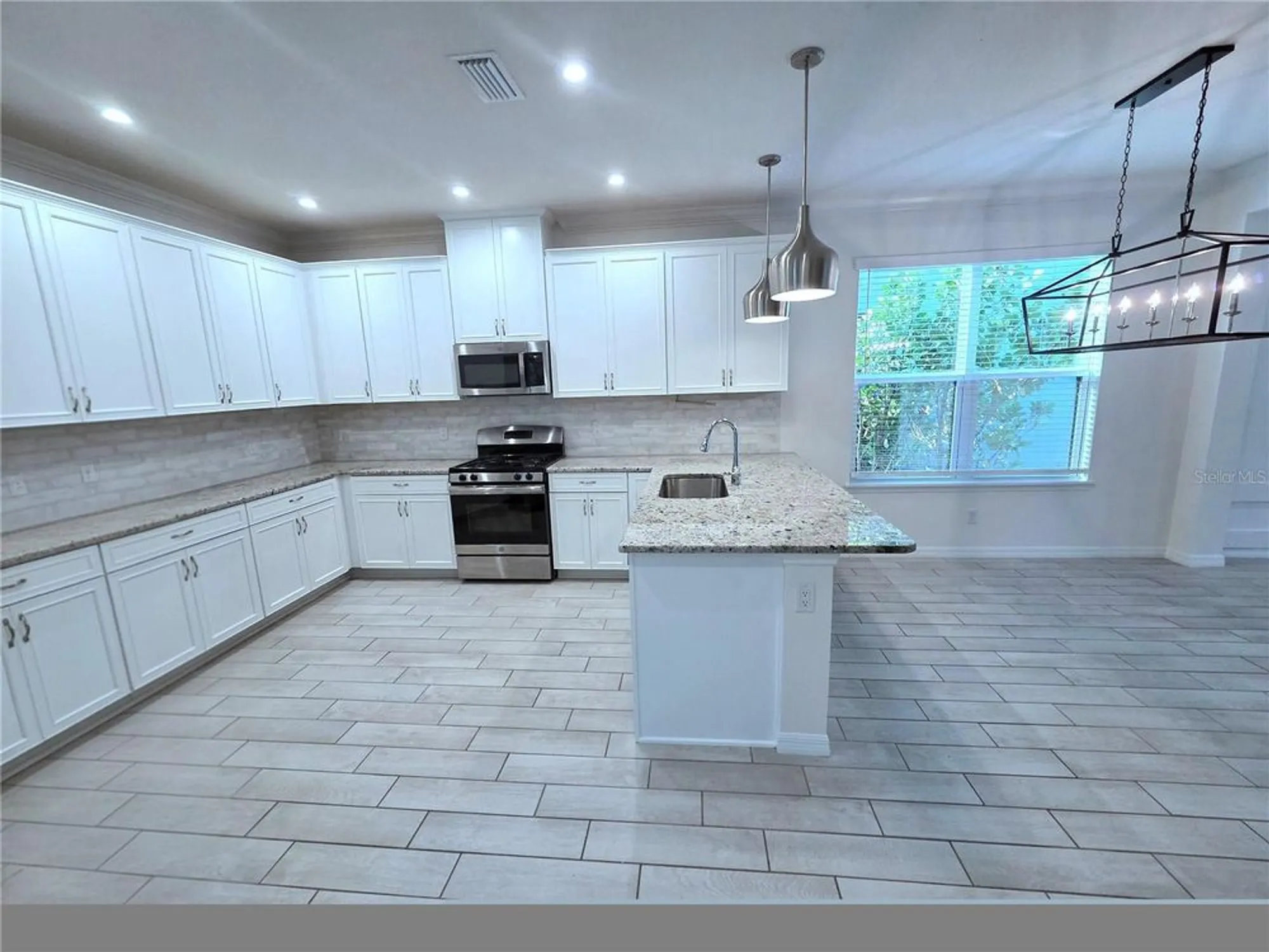 Property Slideshow image 9 of 54 | 5540 summit gln, Bradenton, FL, 34203